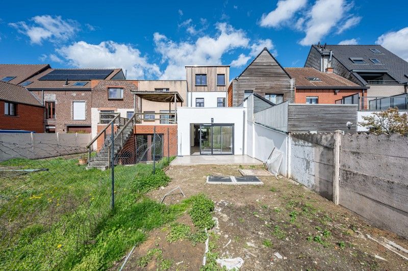 Prachtig, volledig gerenoveerde woning met leuke aangelegde tuin in Wevelgem TE KOOP! foto 18