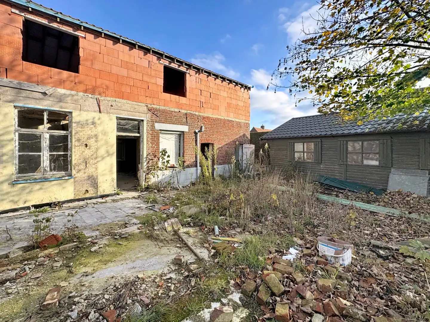 Volledig te renoveren of af te breken woning foto 4