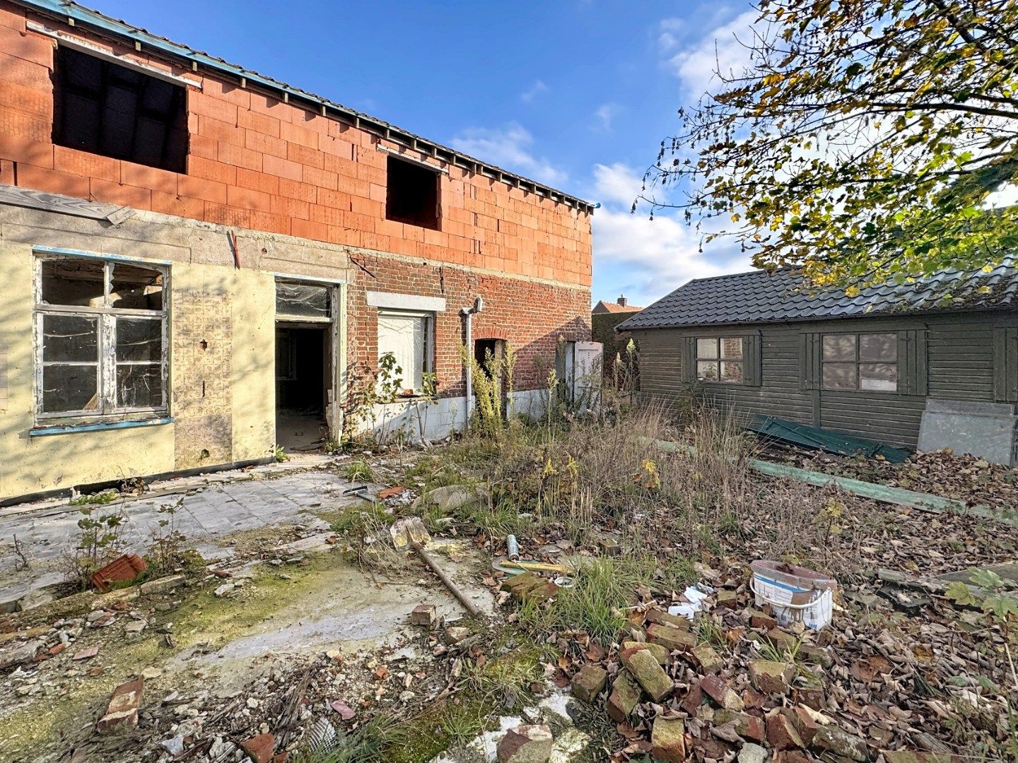 Volledig te renoveren of af te breken woning foto 4