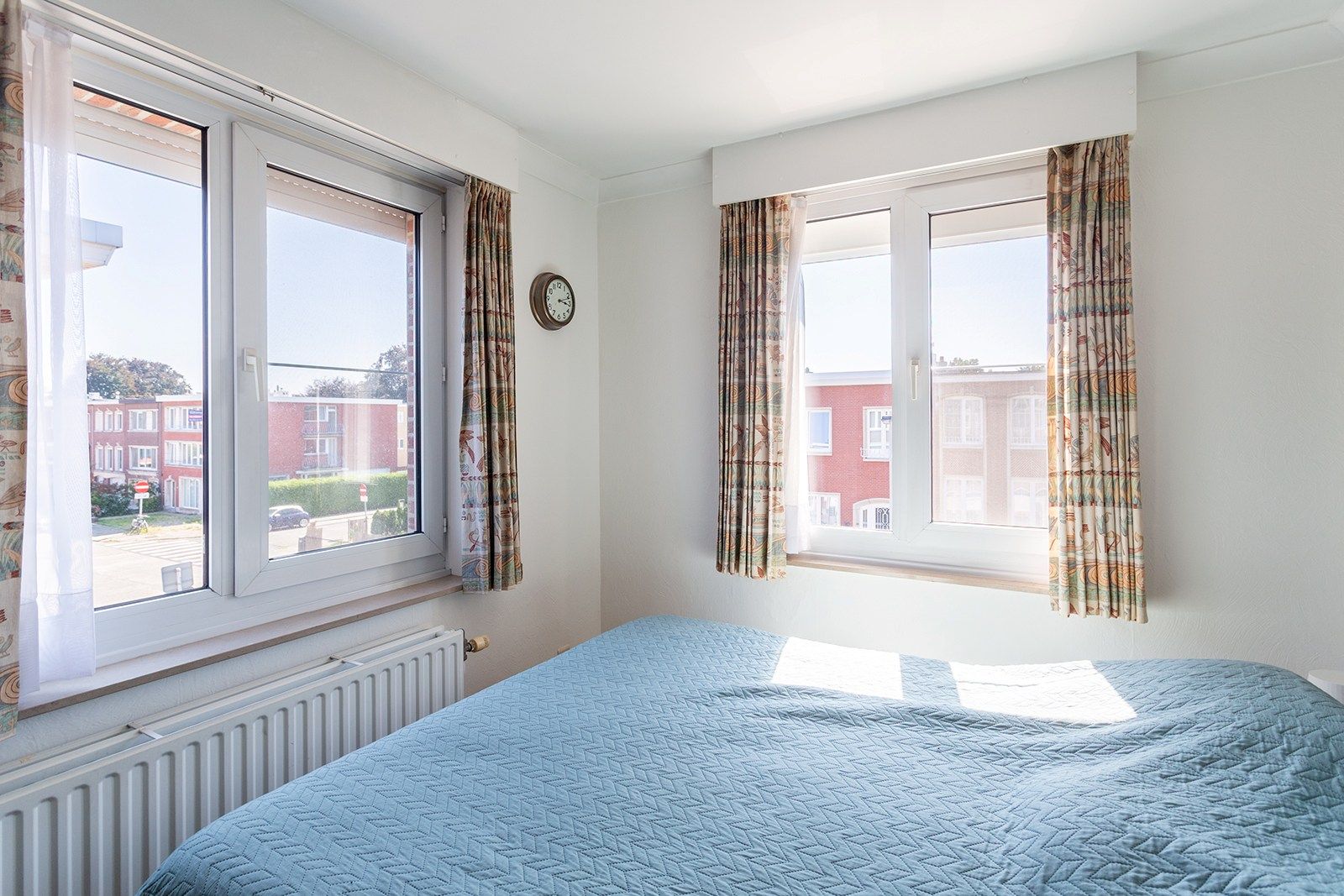 Instapklaar hoekappartement met veel lichtinval op een rustig pleintje foto 17