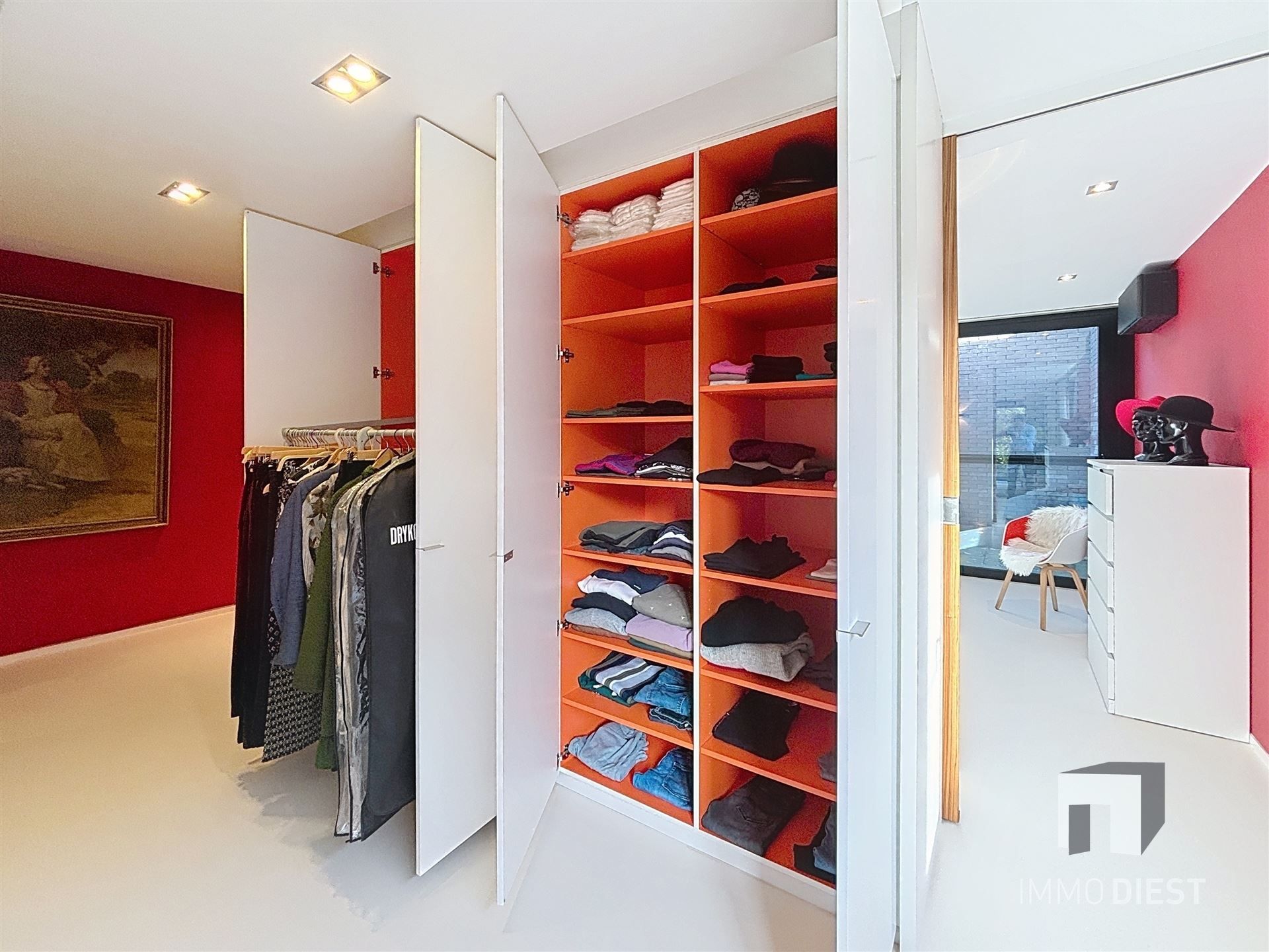 Moderne en strakke villa met veel lichtinval foto 24