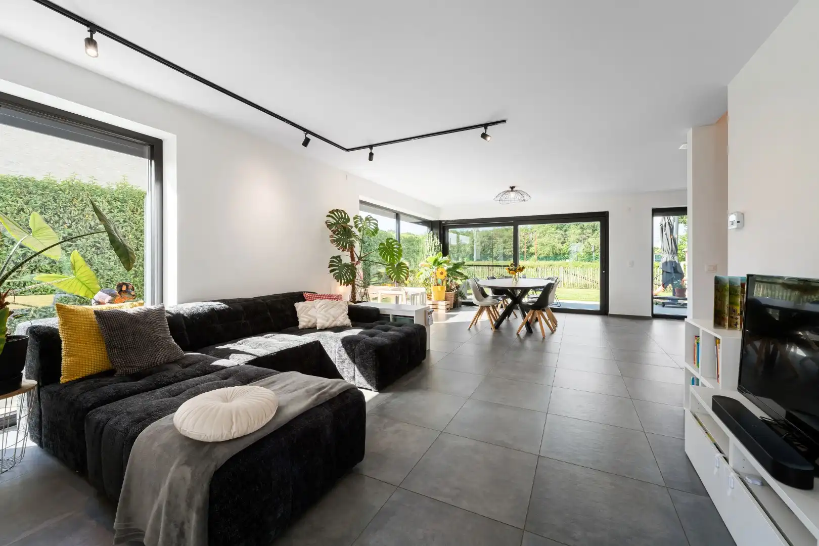 Instapklare woning met zicht op de velden foto 2