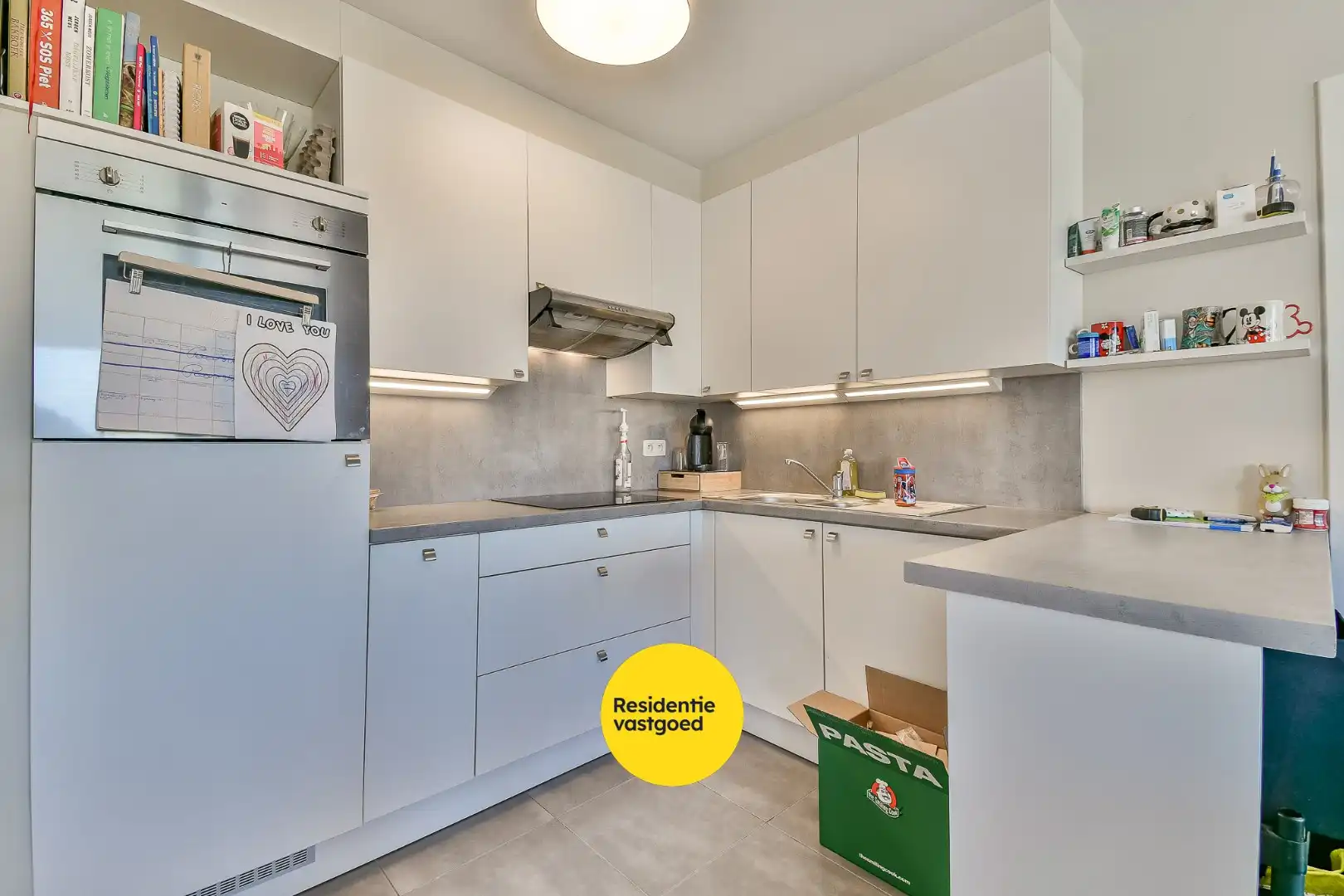 Instapklaar en lichtrijk 2-slaapkamerappartement in Bredene foto 4