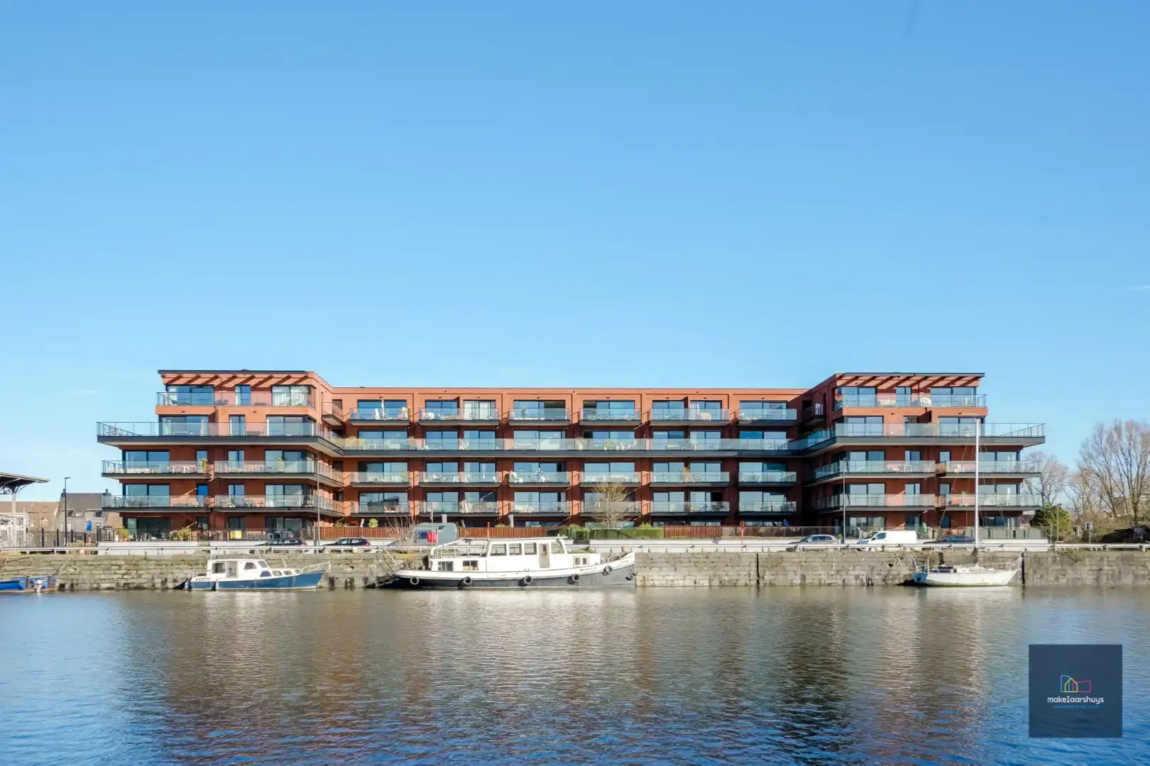 Schitterend 2-slp.app met 2 terrassen, garage en kelder foto 2