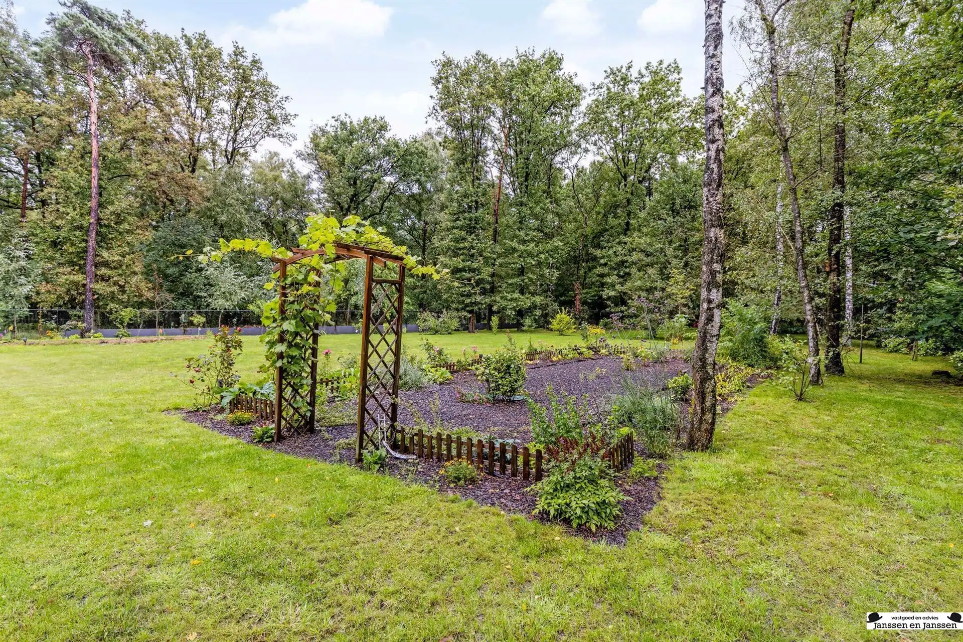 Zeldzame nieuwbouwwoning op een perceel van 40 are met imposante tuin in Kapellen  foto 34