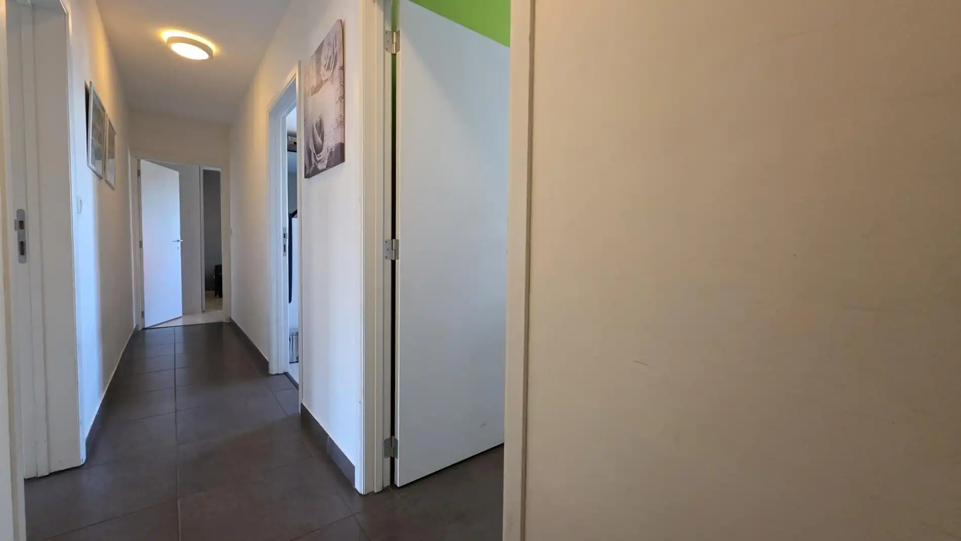 Instapklaar en stijlvol gelijkvloers appartement met privatief terras foto 17