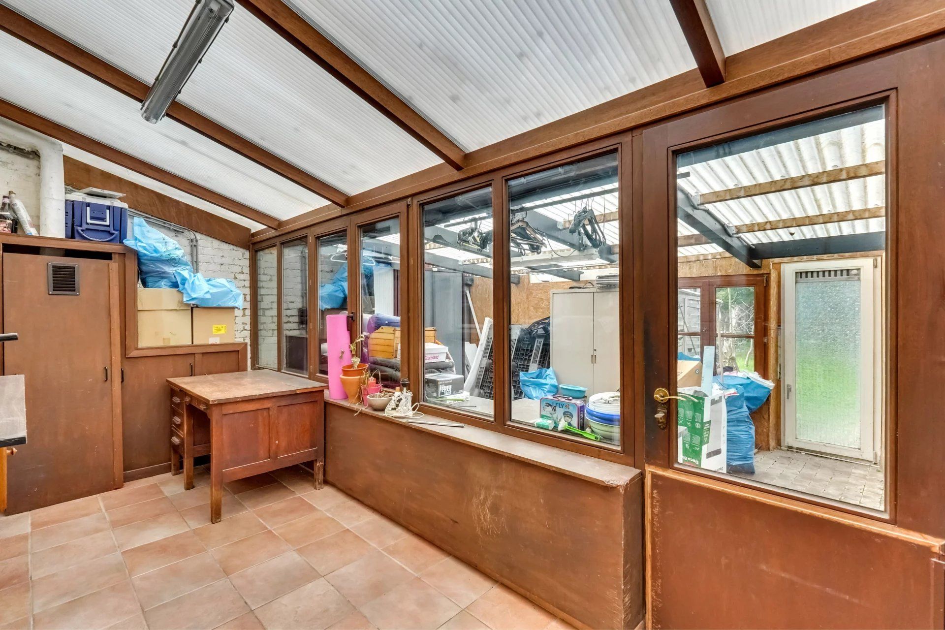 Ruime, op te knappen woning aan de stadsrand foto 11
