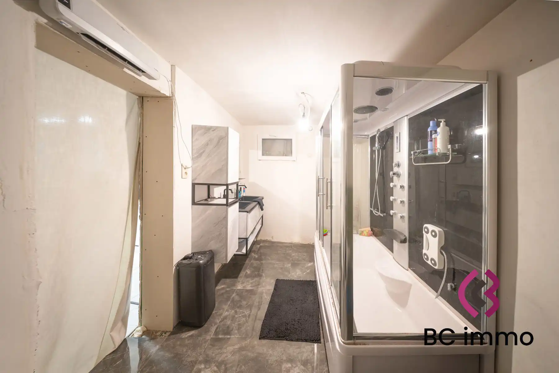 Grote woning met studio, tuin en extra kamers foto 20