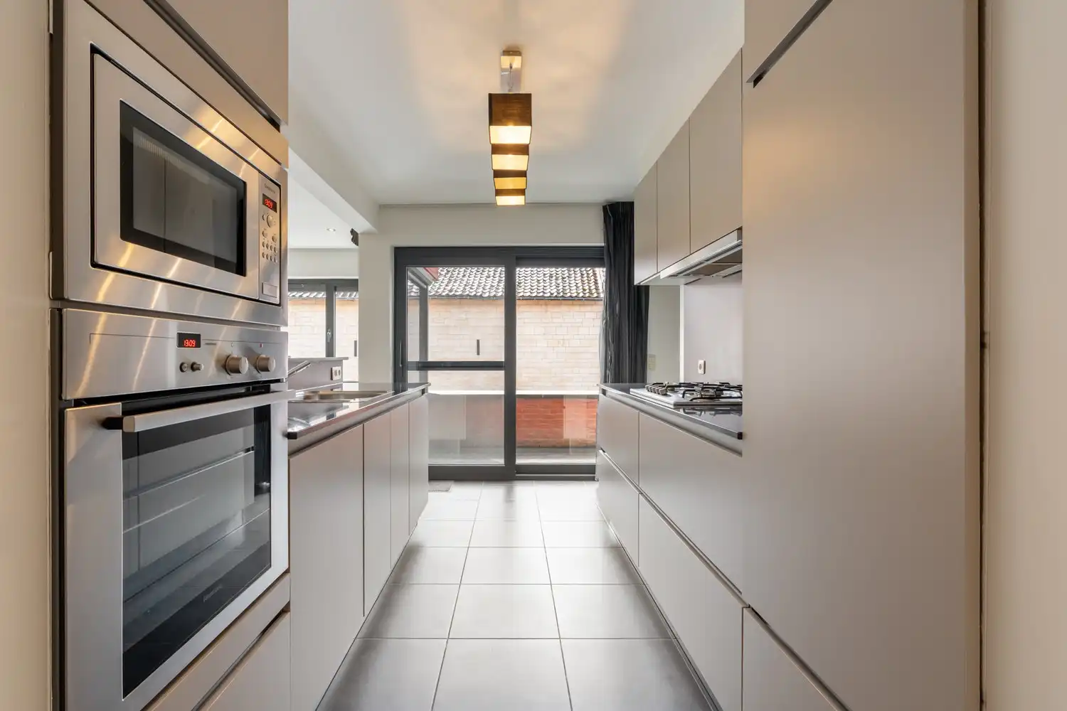 Ruim, modern appartement met huiselijk comfort en dubbele garage in hartje Herderen foto 8