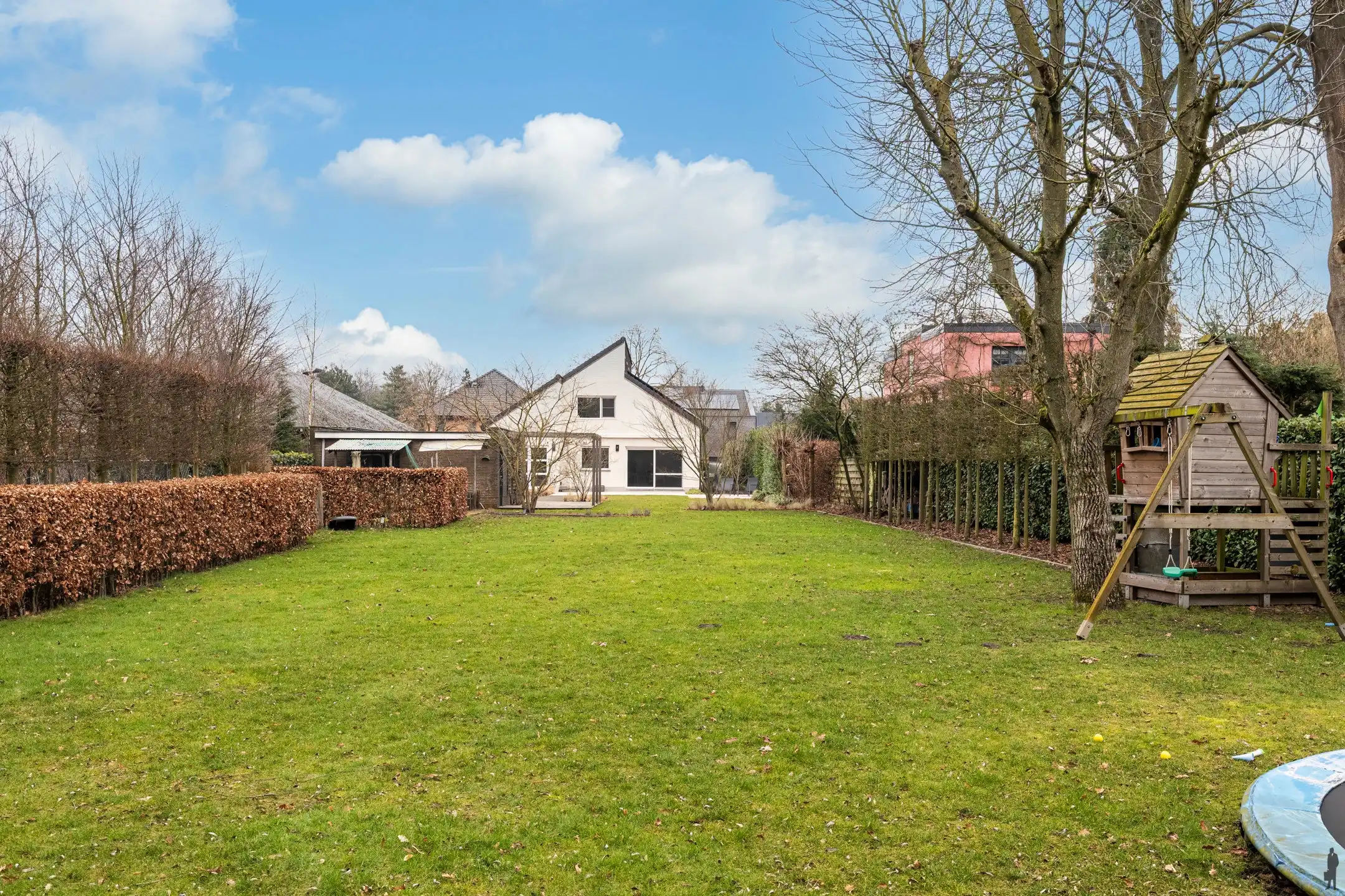 Ruime villa in rustige straat met prachtige zuid-west tuin foto 5