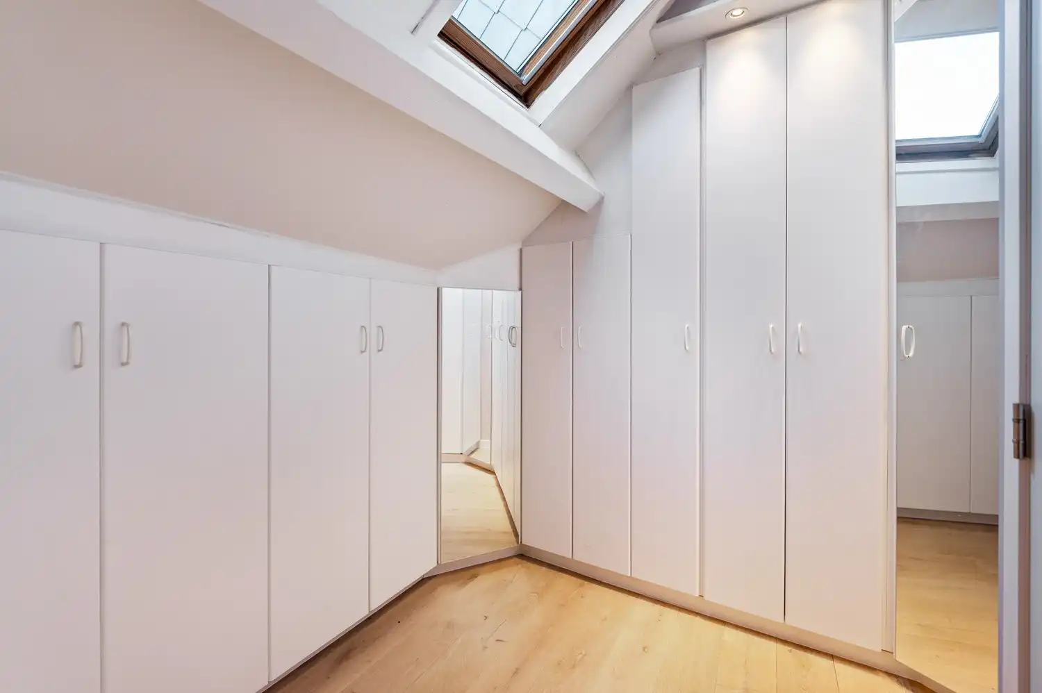 Prachtige duplex (240m²) met eigen inkom, 4 slaapkamers & terras foto 27