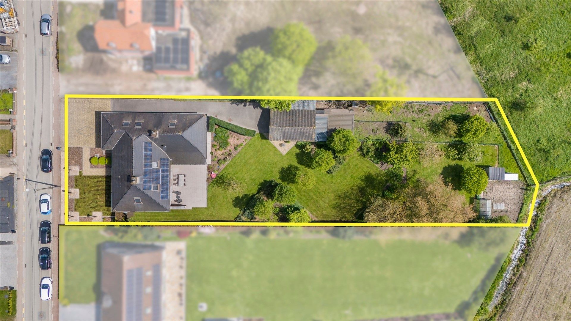 Ruim opgezette gezinswoning met een mooi aangelegde tuin op een residentiële toplocatie (2.375m²) foto 36