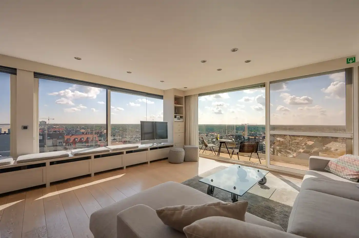 Uitzonderlijke penthouse gelegen op de Zeedijk aan het Van Bunnenplein met panoramische zichten foto 4