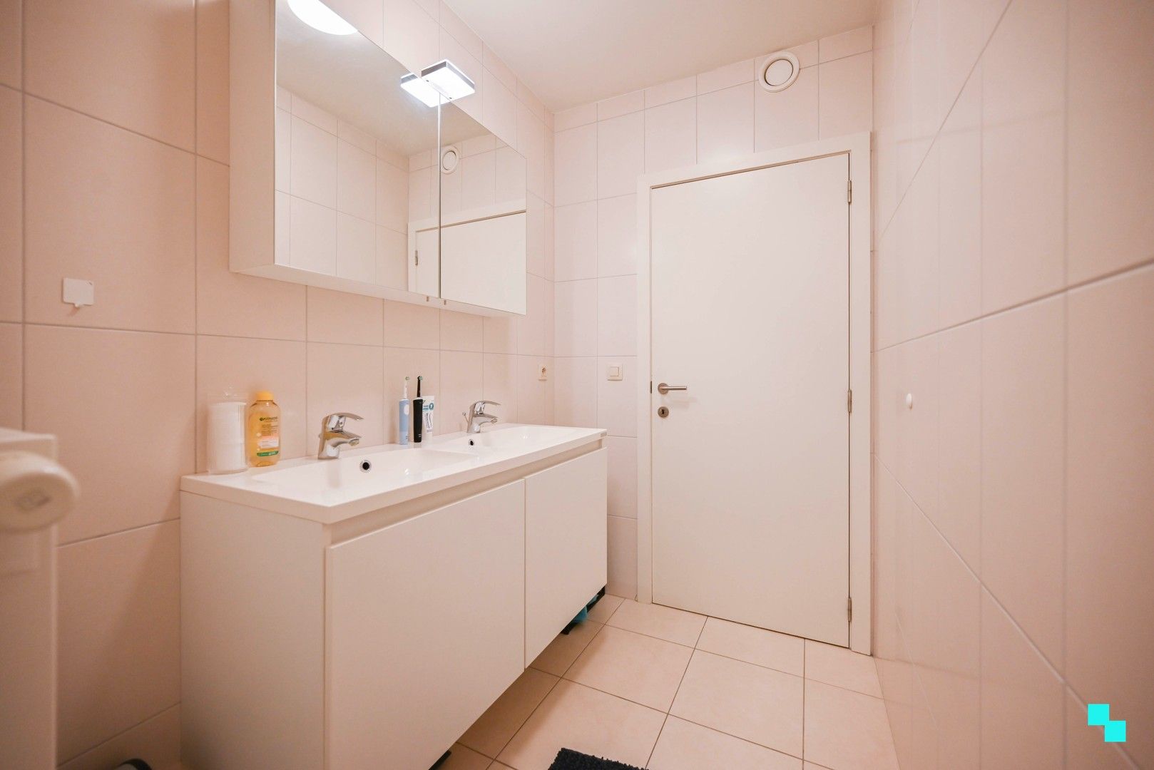 Appartement met ruim terras nabij centrum Oostrozebeke foto 16