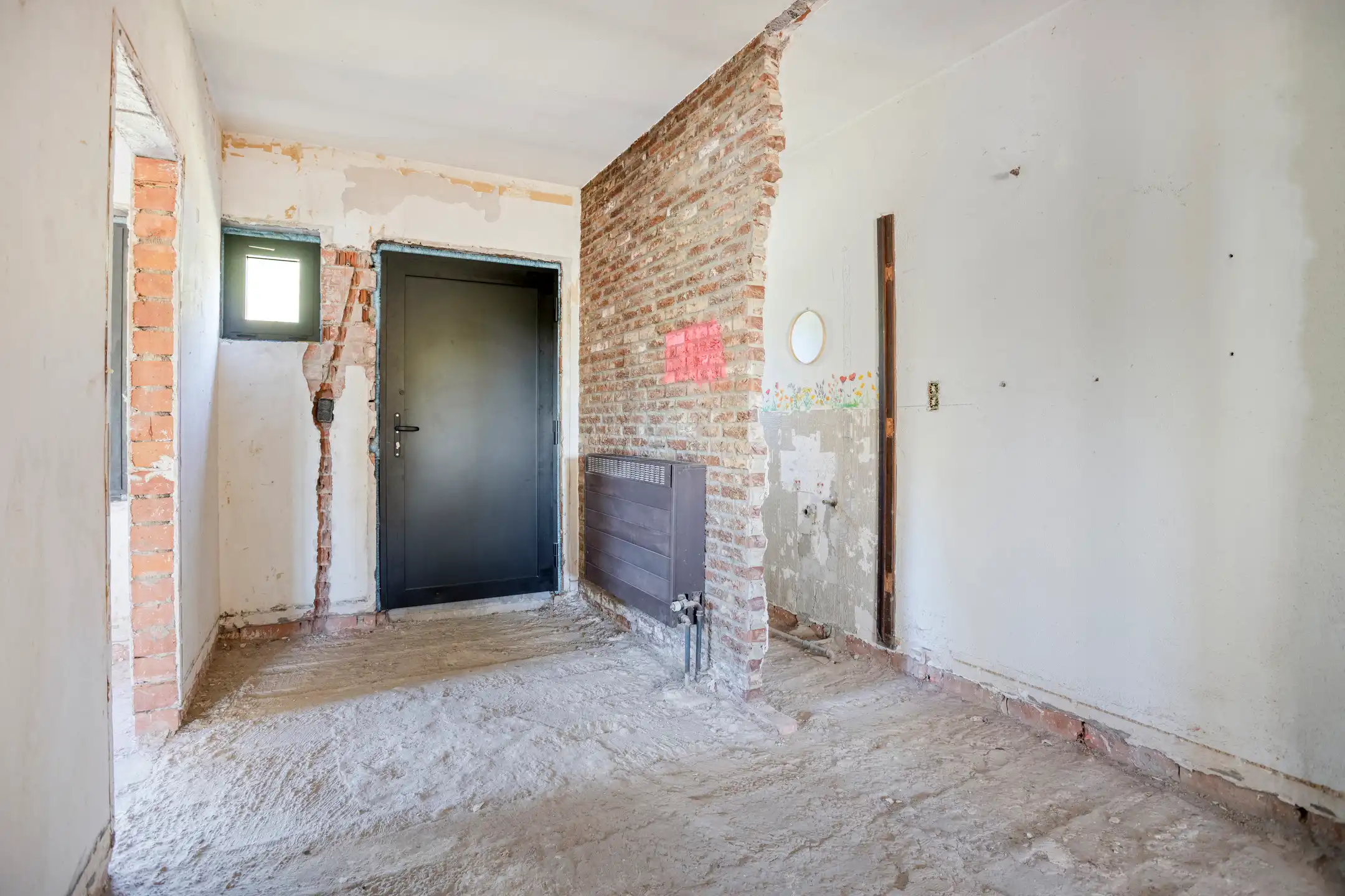 Te renoveren vrijstaande woning met veel potentieel foto 3