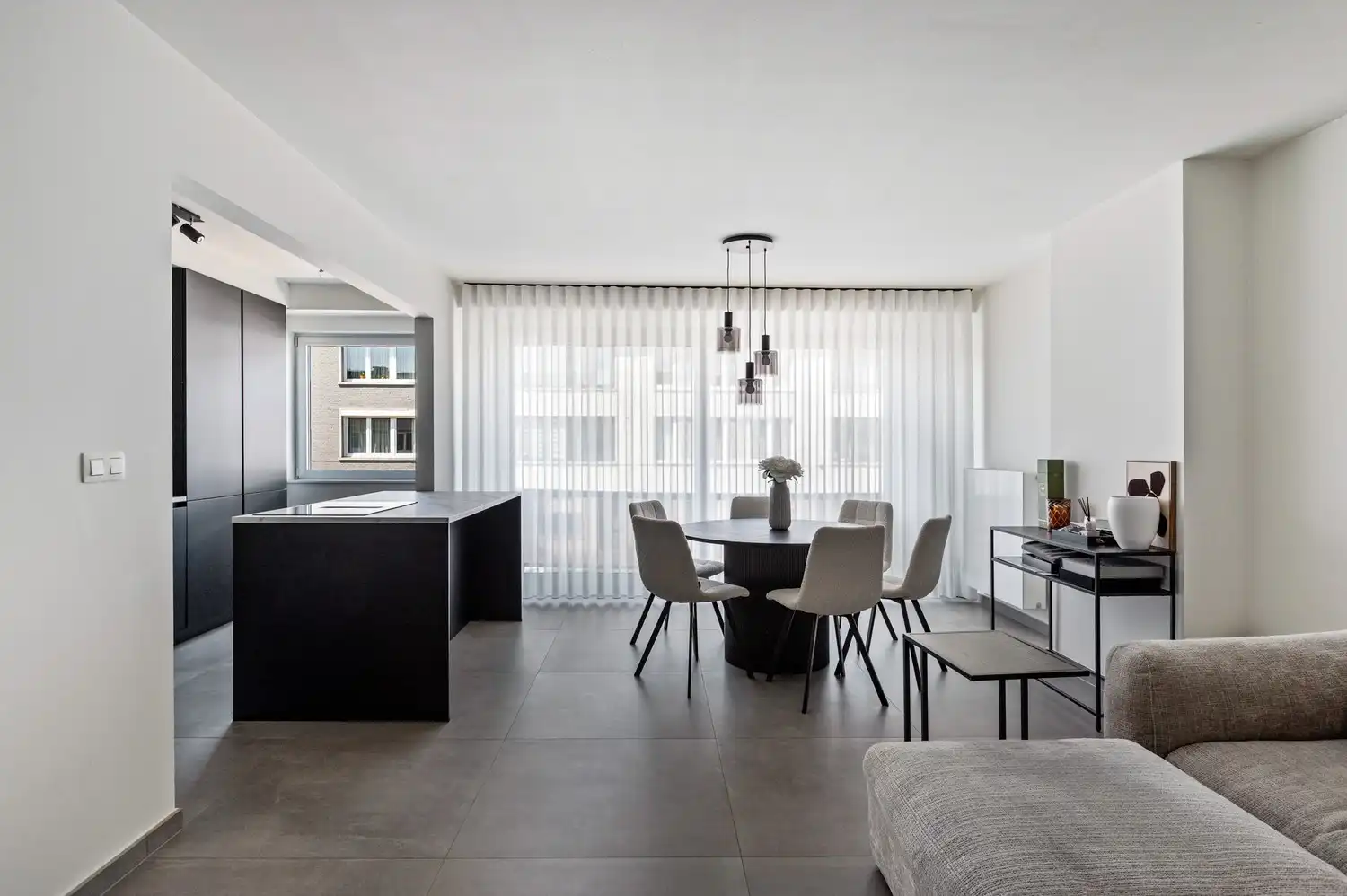 Hoogwaardig gerenoveerd appartement in Deurne! foto {{pictureIndex}}