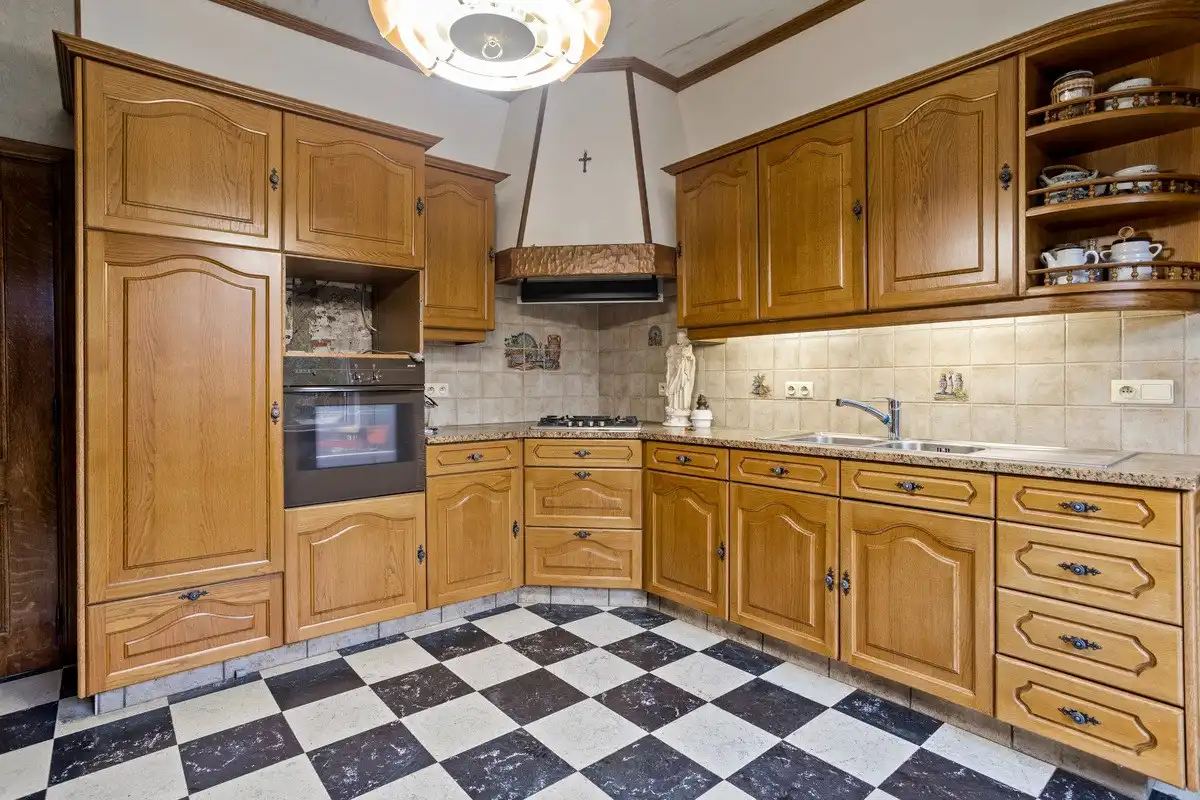 Te renoveren, ruime woning op 427 m2! foto 8