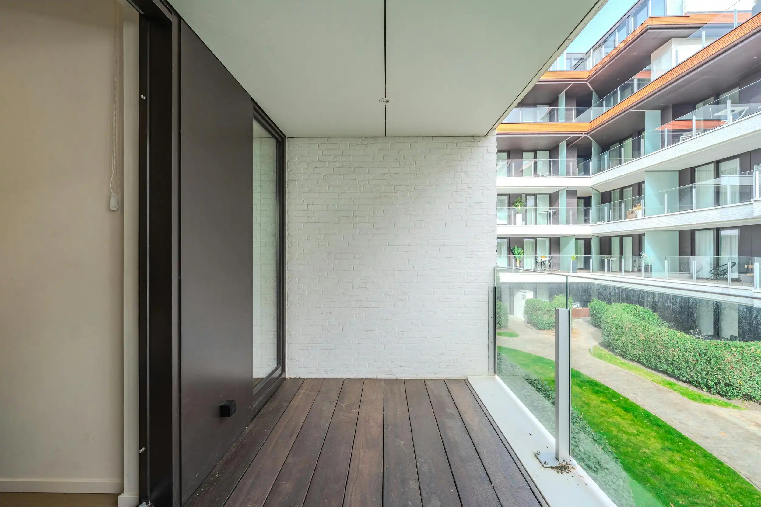 Recent appartement met twee slaapkamers en ruime terrassen foto 19