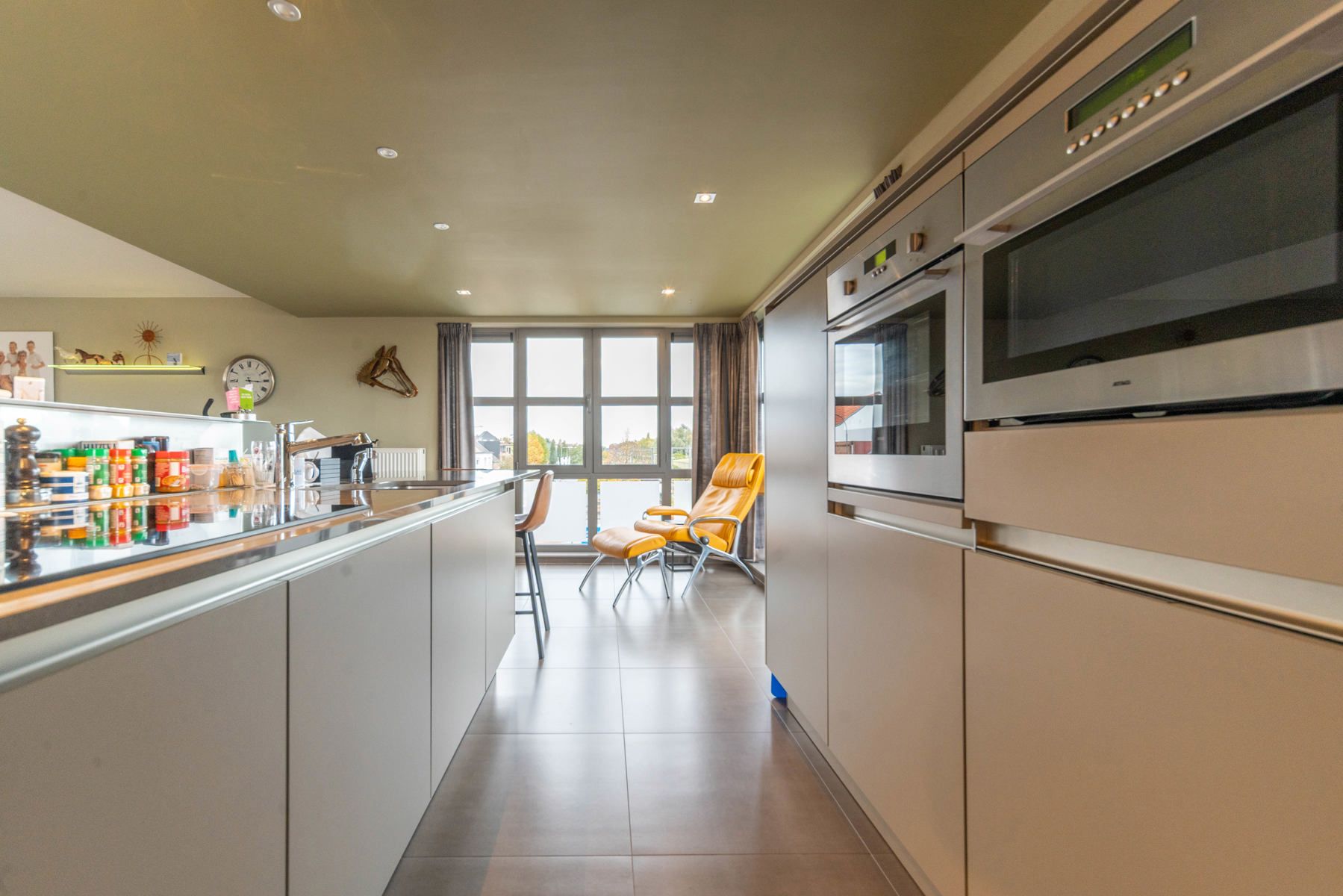 Ruim en luxueus duplexappartement met groot zuid-gericht terras. foto 4