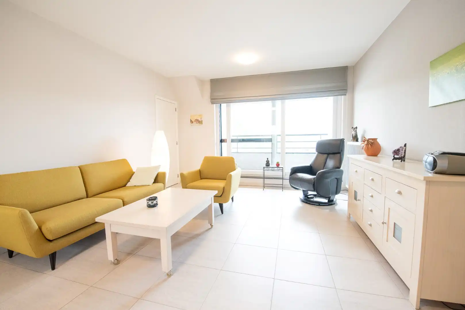 Instapklaar 1-slaapkamerappartement in centrum Olsene foto 2