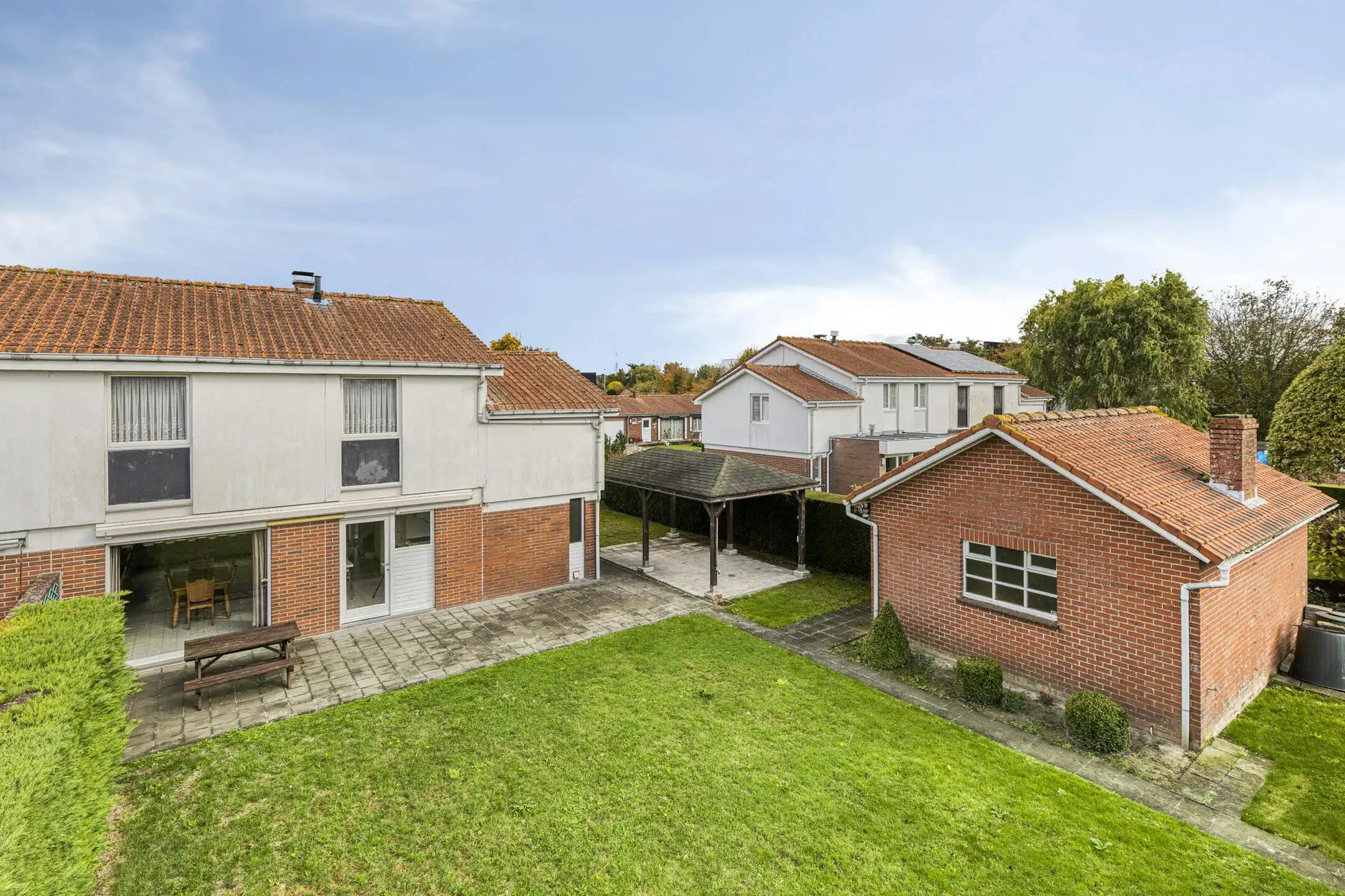 Woning met 4 slaapkamers, tuin en garage te Veurne op 521m². foto 8