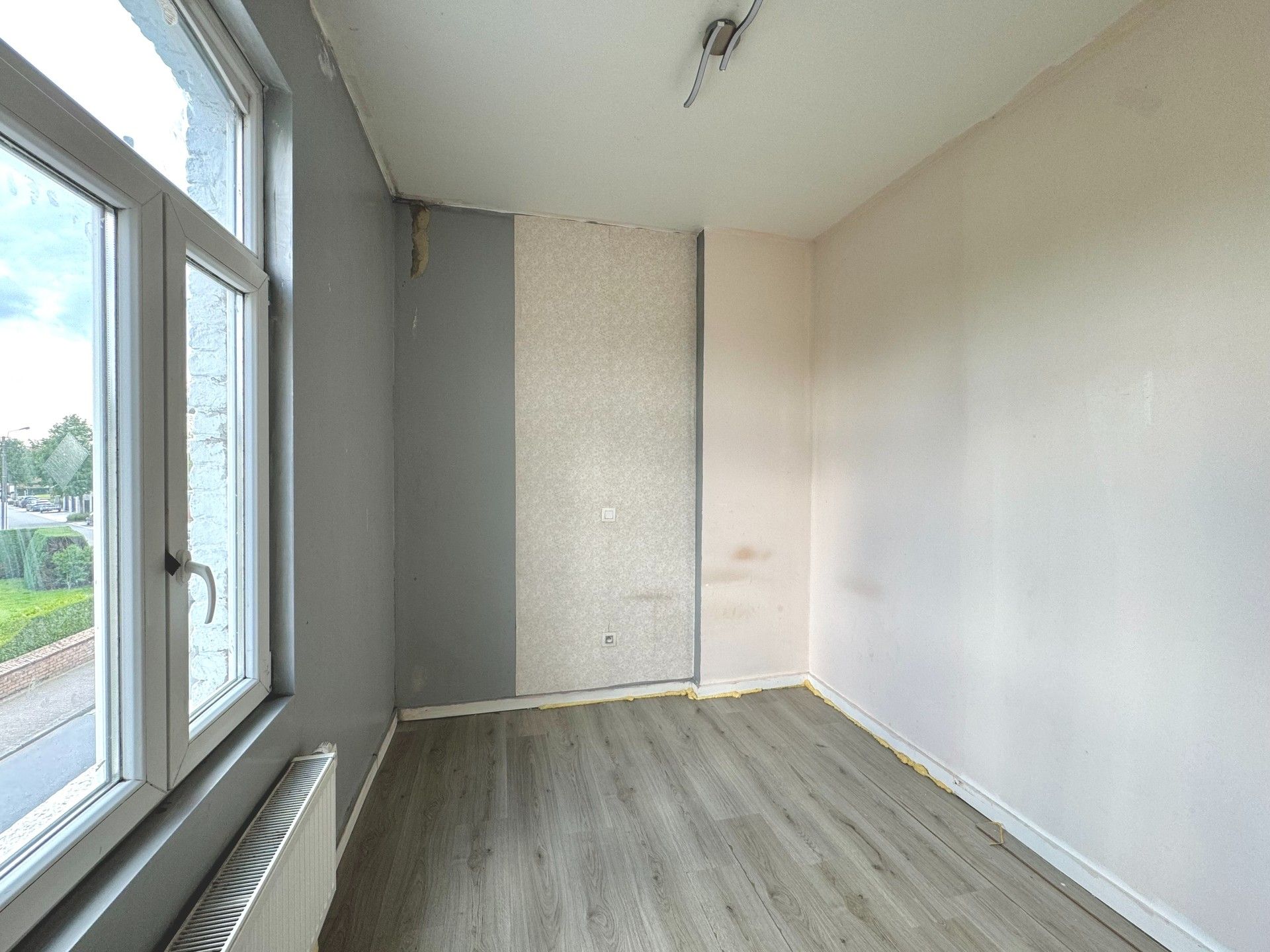 TE RENOVEREN WONING MET 2 SLPKS & GARAGE foto 14