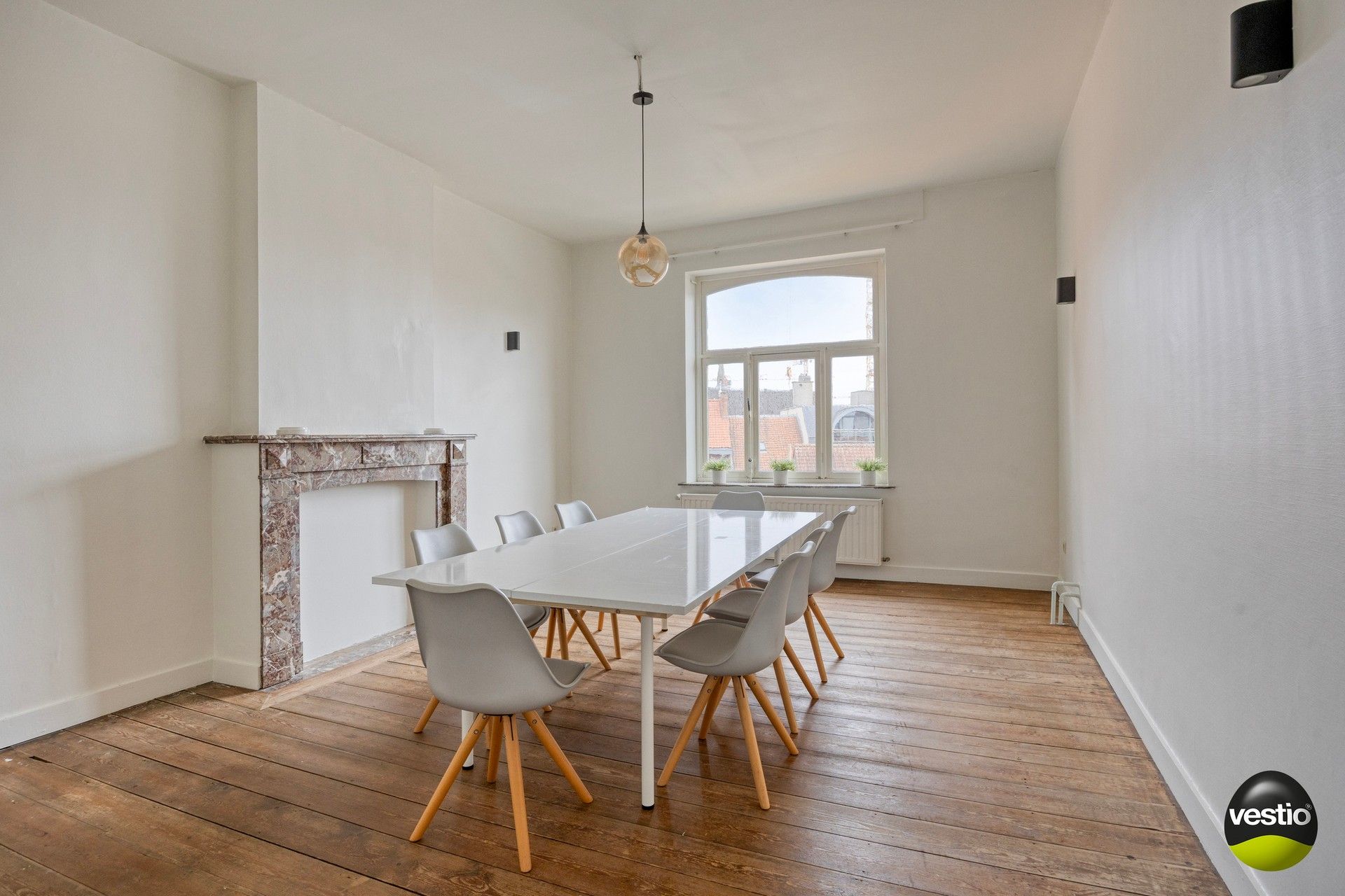 Charmante herenwoning/handelspand met potentieel aan het Leopoldplein. foto 16