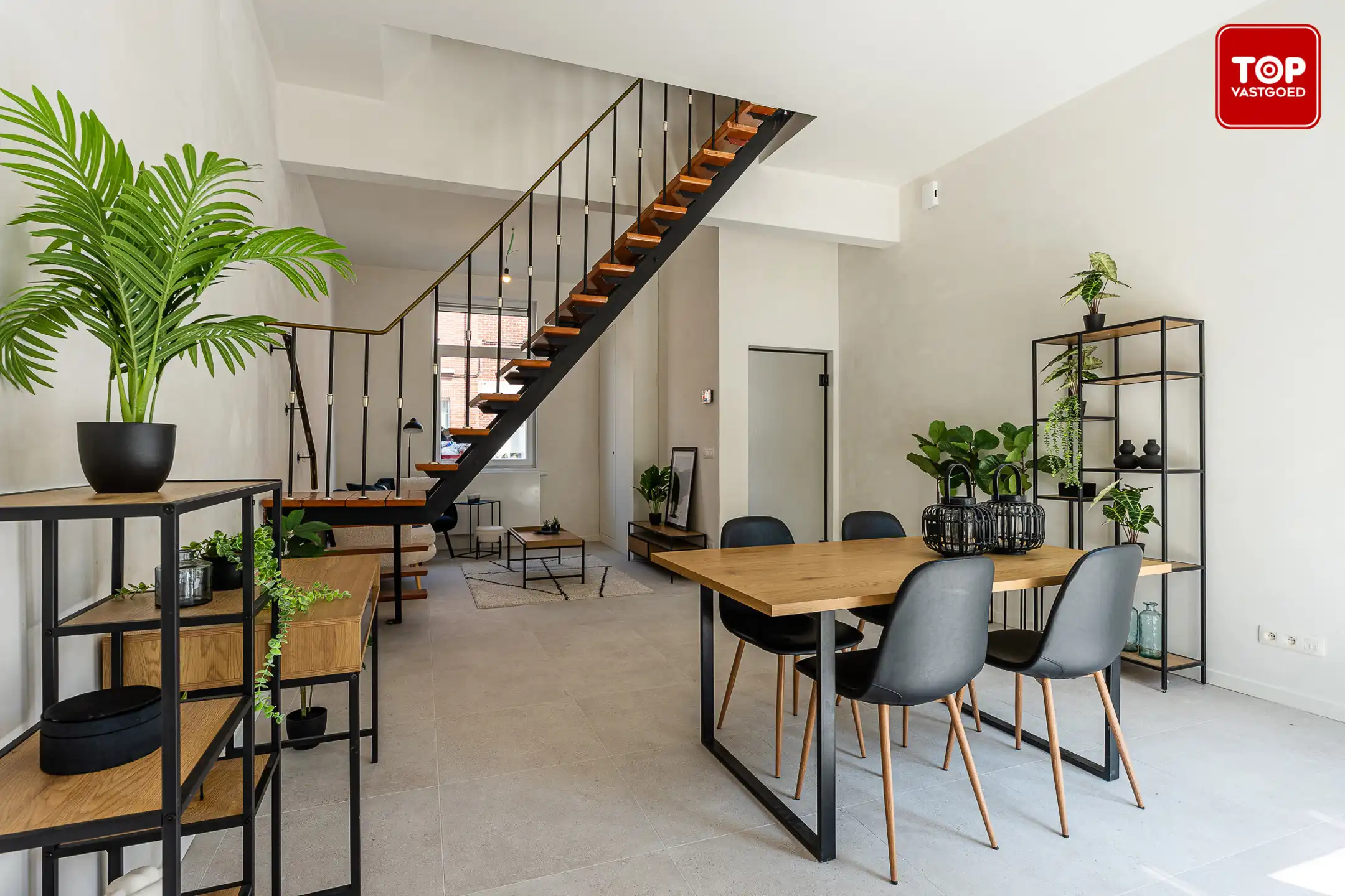 Instapklare, totaal gerenoveerde woning op toplocatie! foto 4