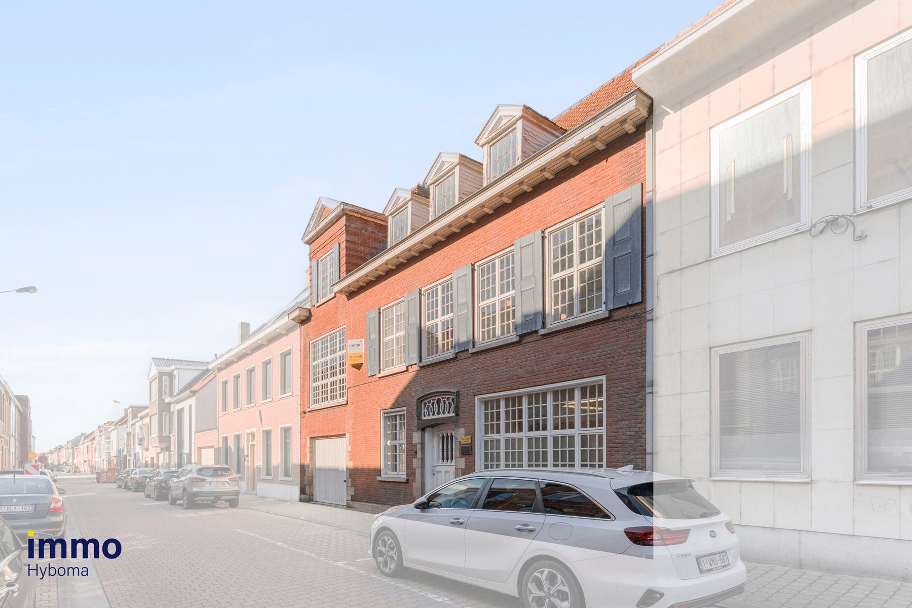 Hoofdfoto van de publicatie: Karaktervolle woning met praktijkgedeelte in hartje Eeklo