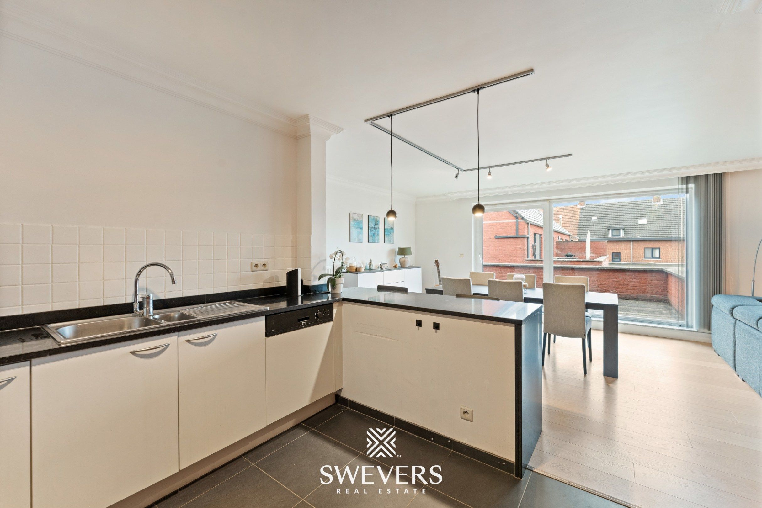 Lichtrijk Appartement met Zuidterras in Hartje Koersel. foto 15