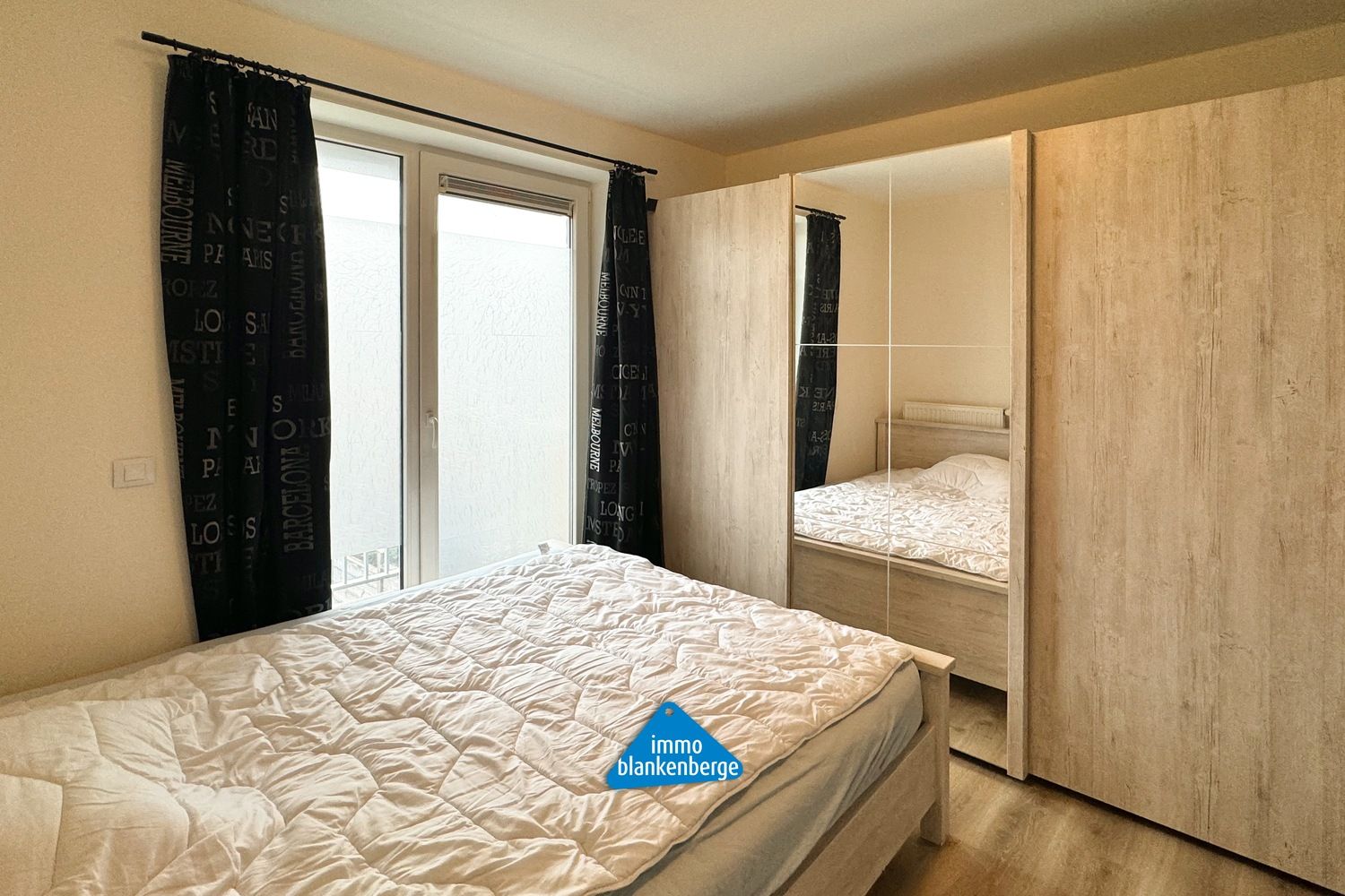 Ruim en modern appartement met twee slaapkamers foto 15