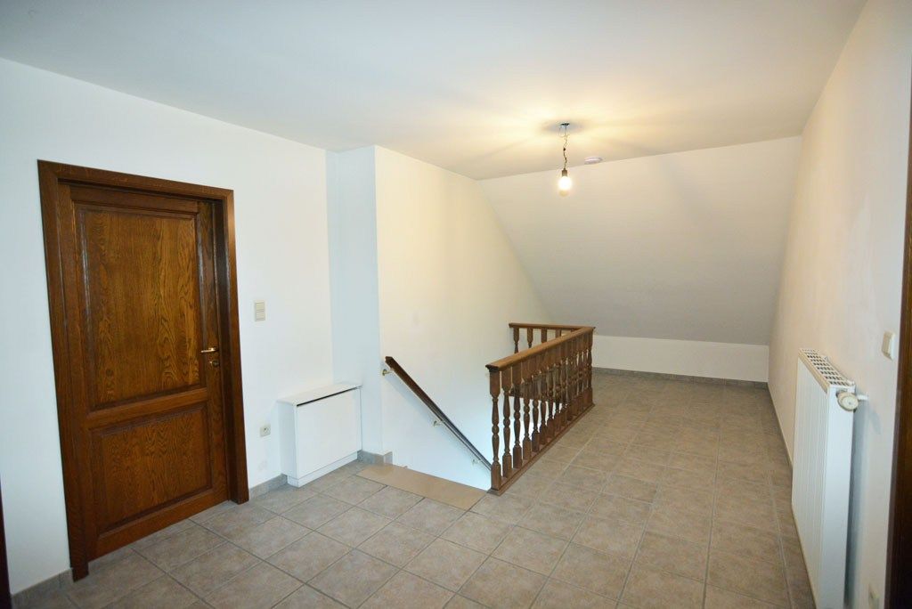 Vrijstaande woning met 4 slpks. en 2 bdks. op een perceel van 12a38ca. foto 23