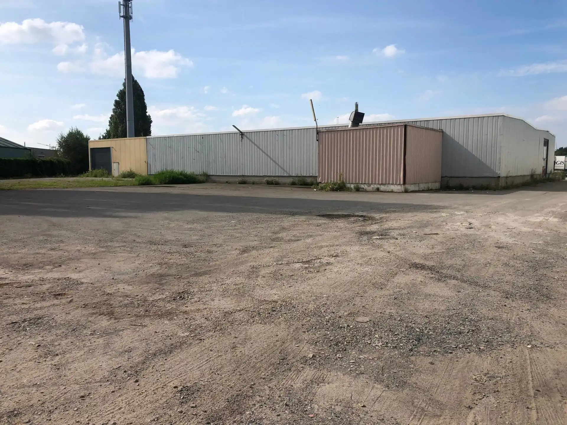 Buitenterrein +/- 8.000m² te huur foto 7