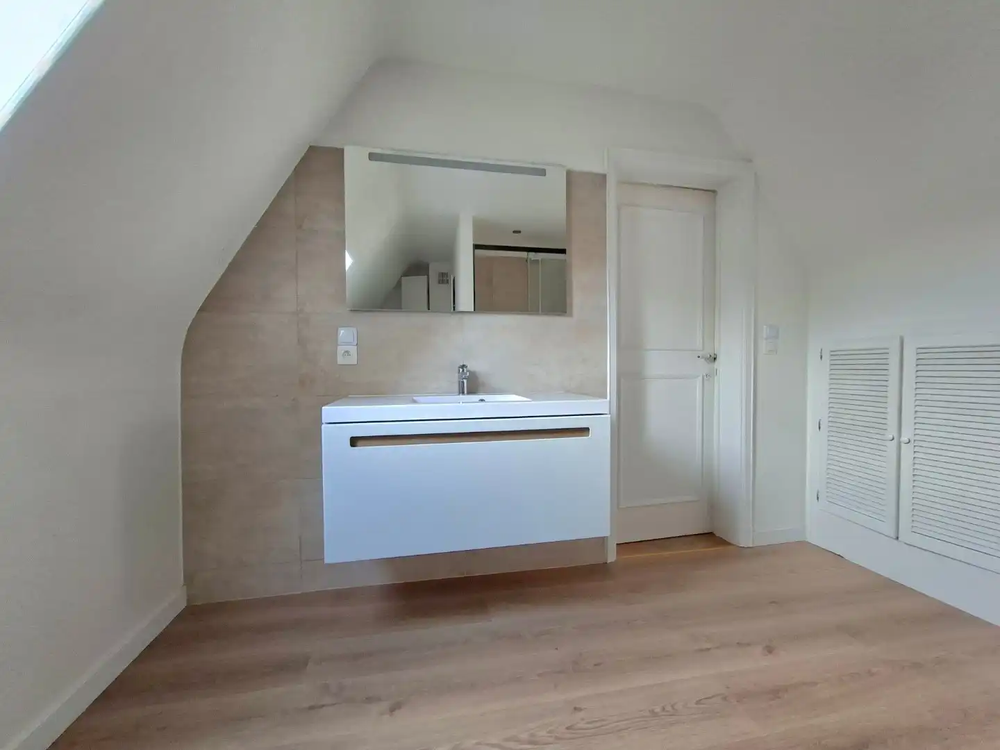 Typische Brugse woning met binnenpatio/tuintje foto 9