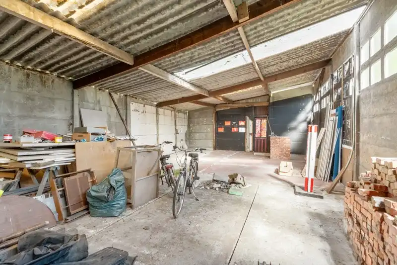 Rustig gelegen gezinswoning met aanpalend een groot bijgebouw op een perceel 9are foto 14