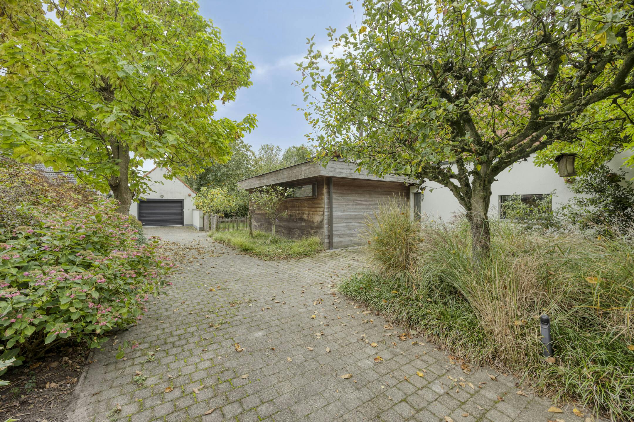 Vrijstaand huis met bijgebouw te Moerkerke (Damme) foto 2