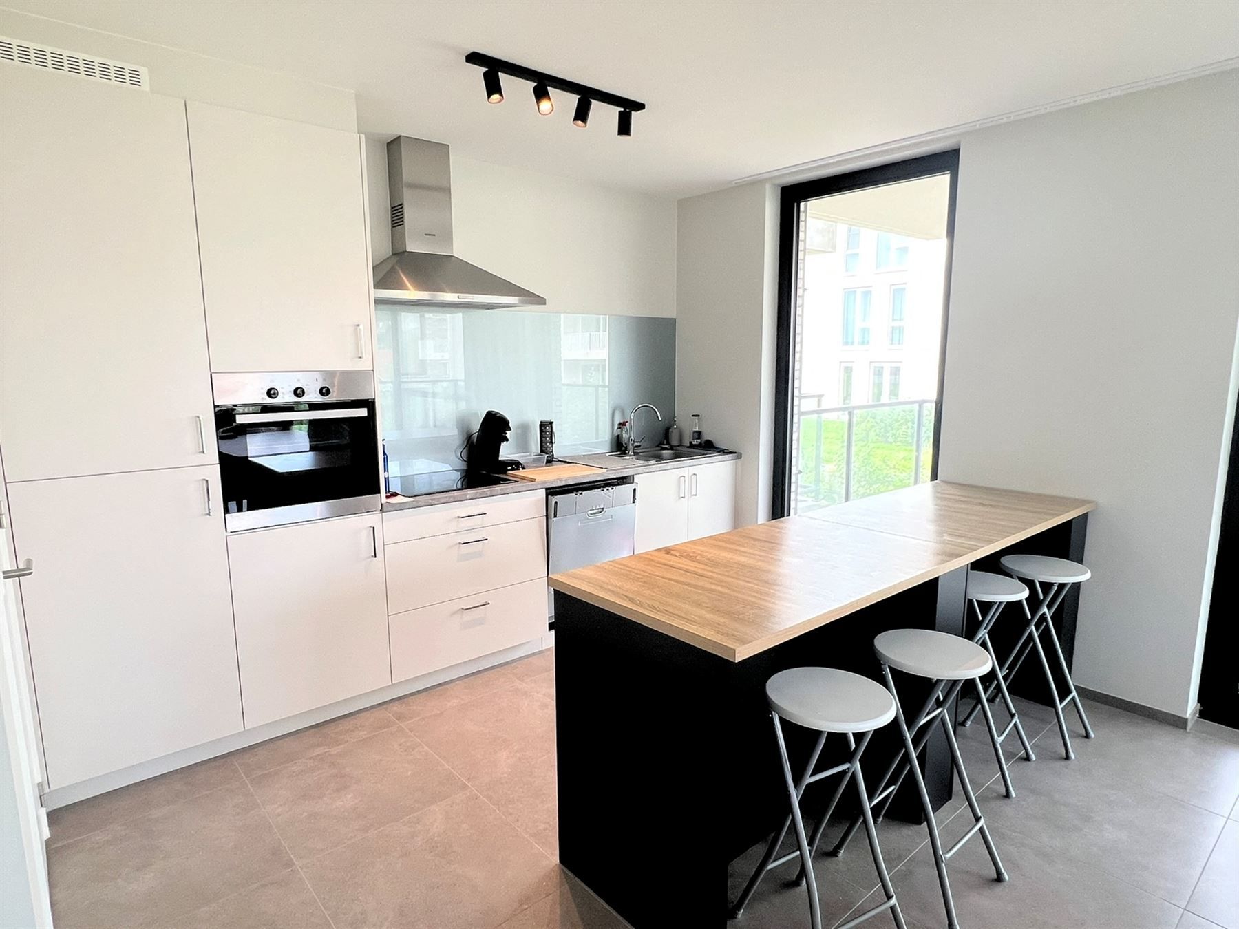 Kwalitatief en ruim  nieuwbouw appartement met groot terras foto 2