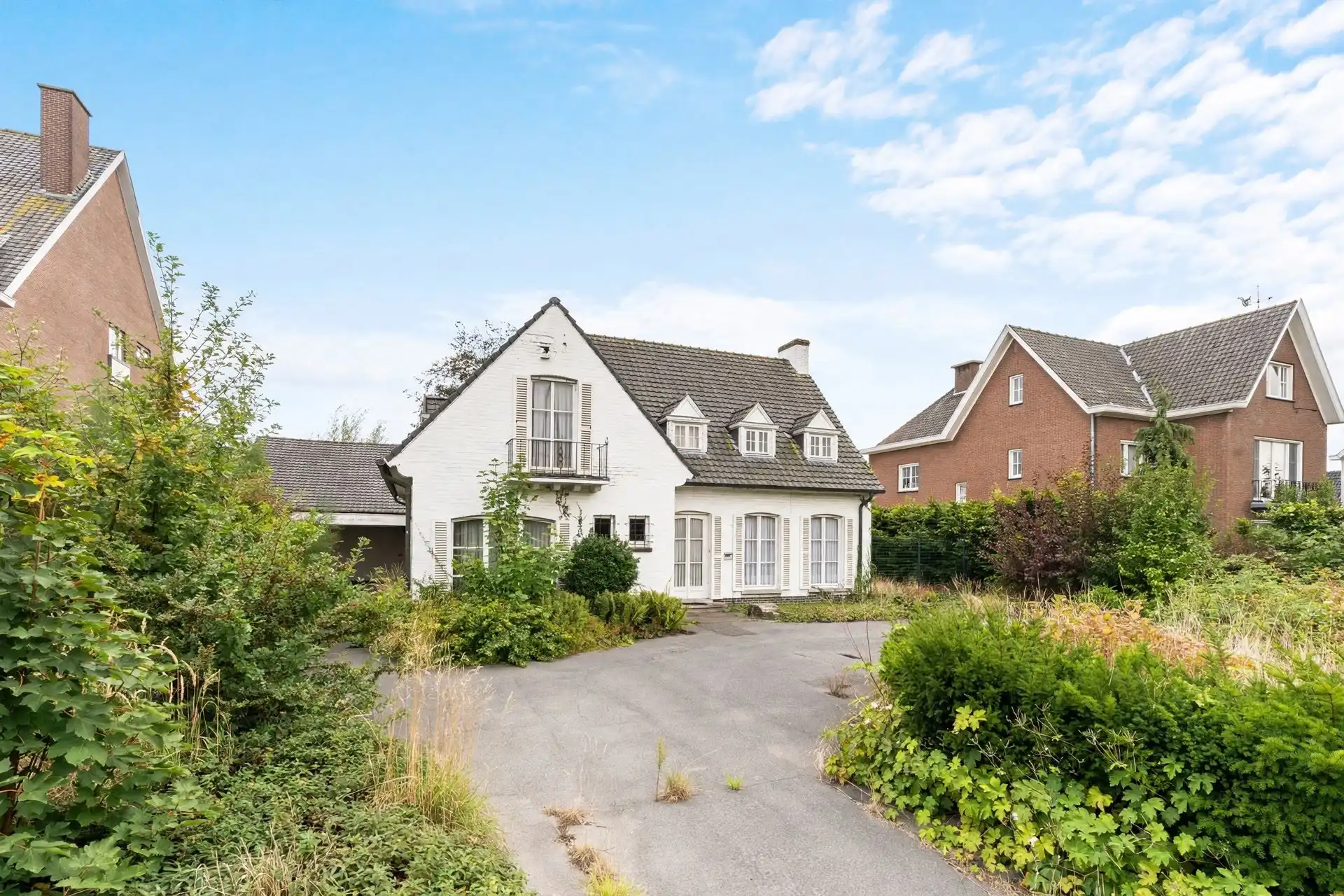 Te renoveren/af te breken villa met vergunning voor 8 app. foto 2