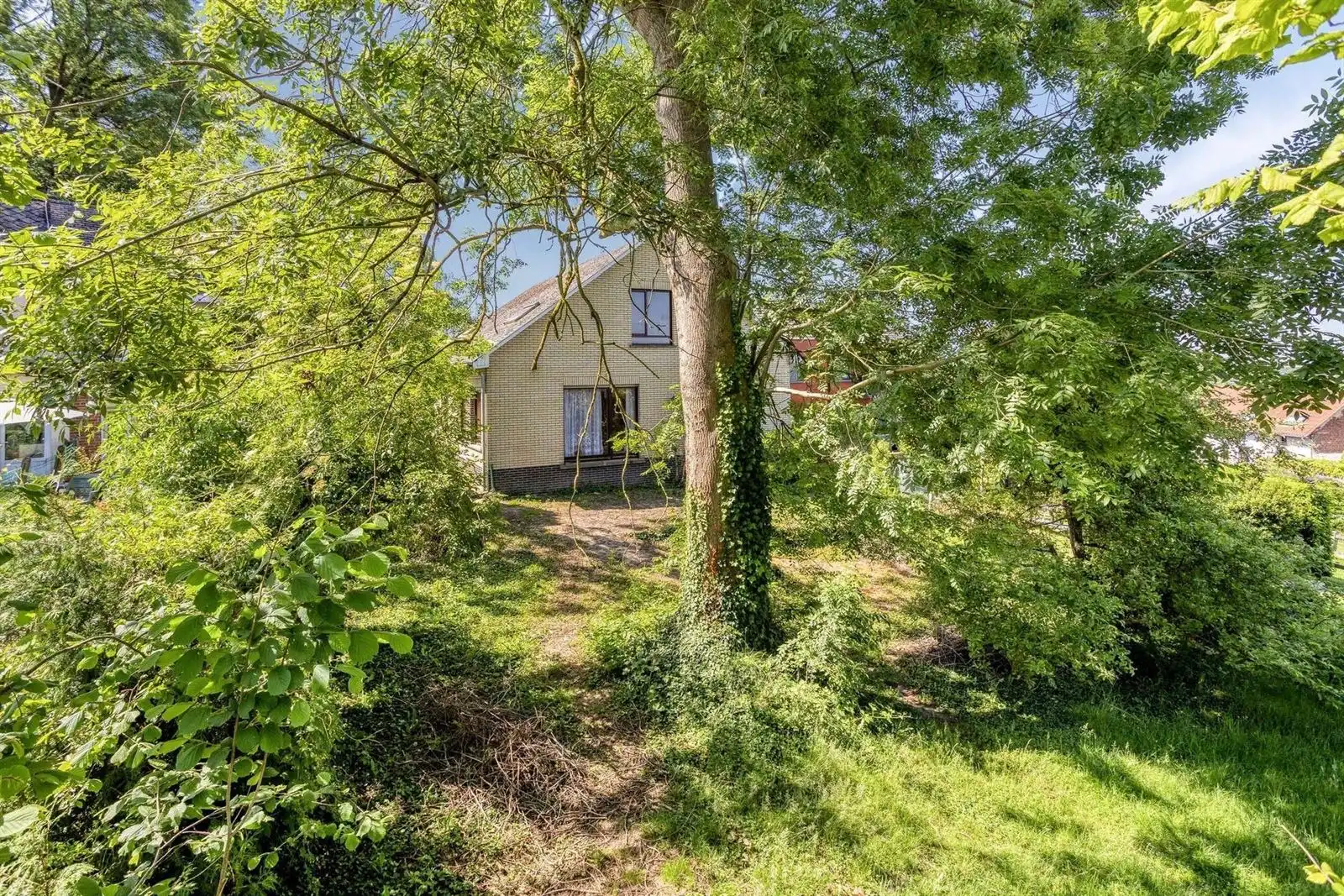 Te renoveren gezinswoning  (371 m²) met 5 slaapkamers op een perceel van 10a66ca te Huizingen foto 29