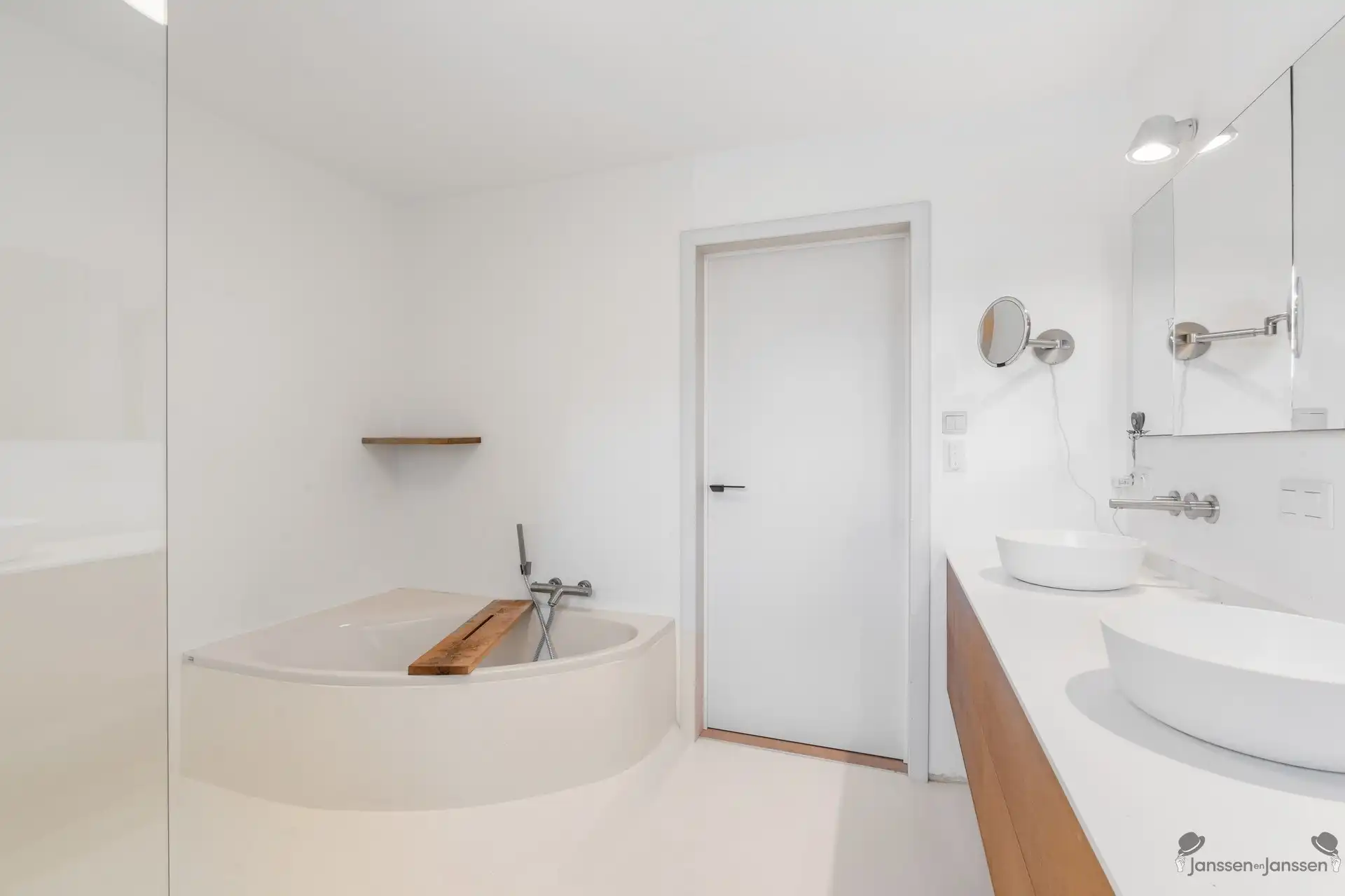 Unieke landelijk-moderne villa met adembenemend uitzicht aan Troostembergbos foto 20