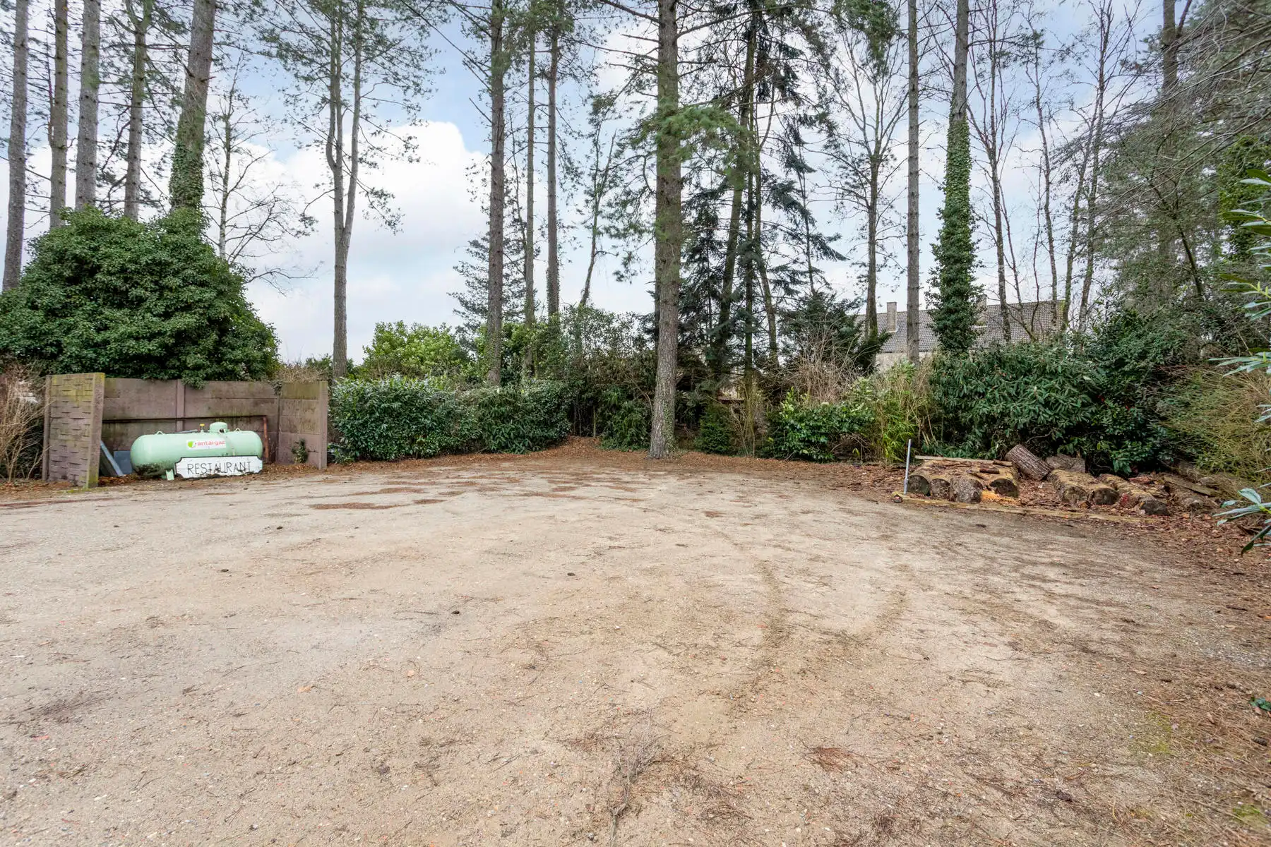 Ruim handelspand + 2 vakantiewoningen. foto 36