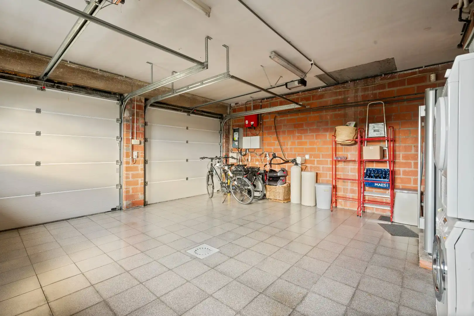 KWALITATIEF AFGEWERKTE VILLA IN RUSTIGE WIJK MET EPC B (172), 4 SLPKS, DUBBELE GARAGE EN 325M² BEW. OPP. foto 28