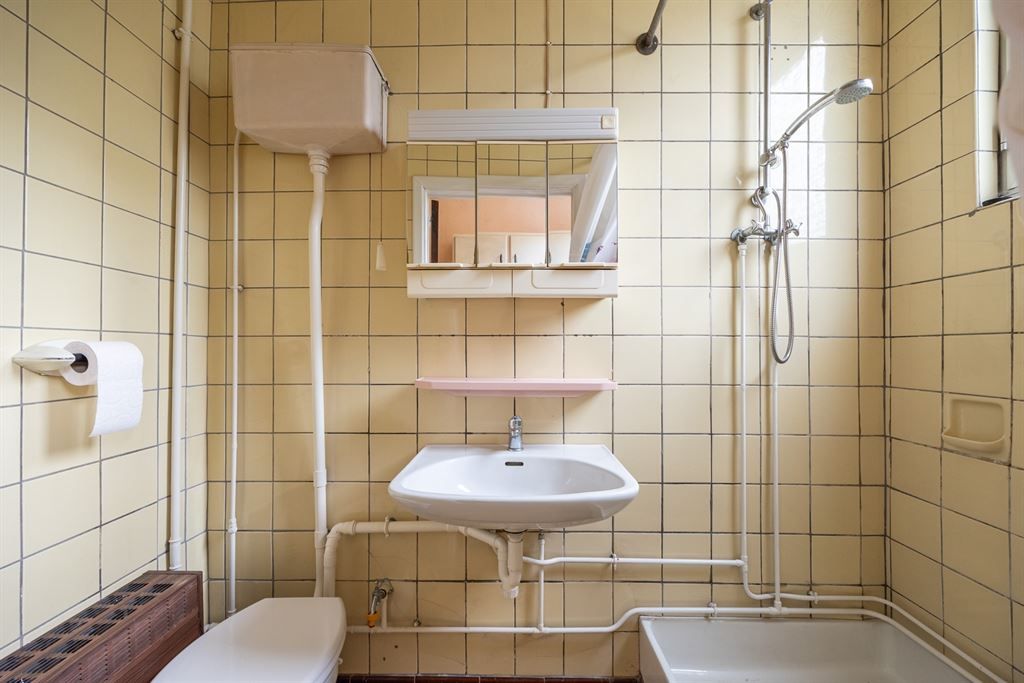 Zeer ruime, te renoveren woning met tuin foto 16