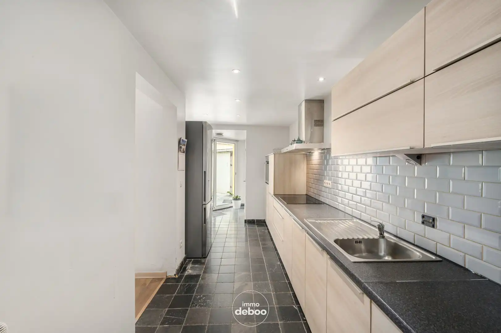 Verzorgde rijwoning met ruime garage foto 10
