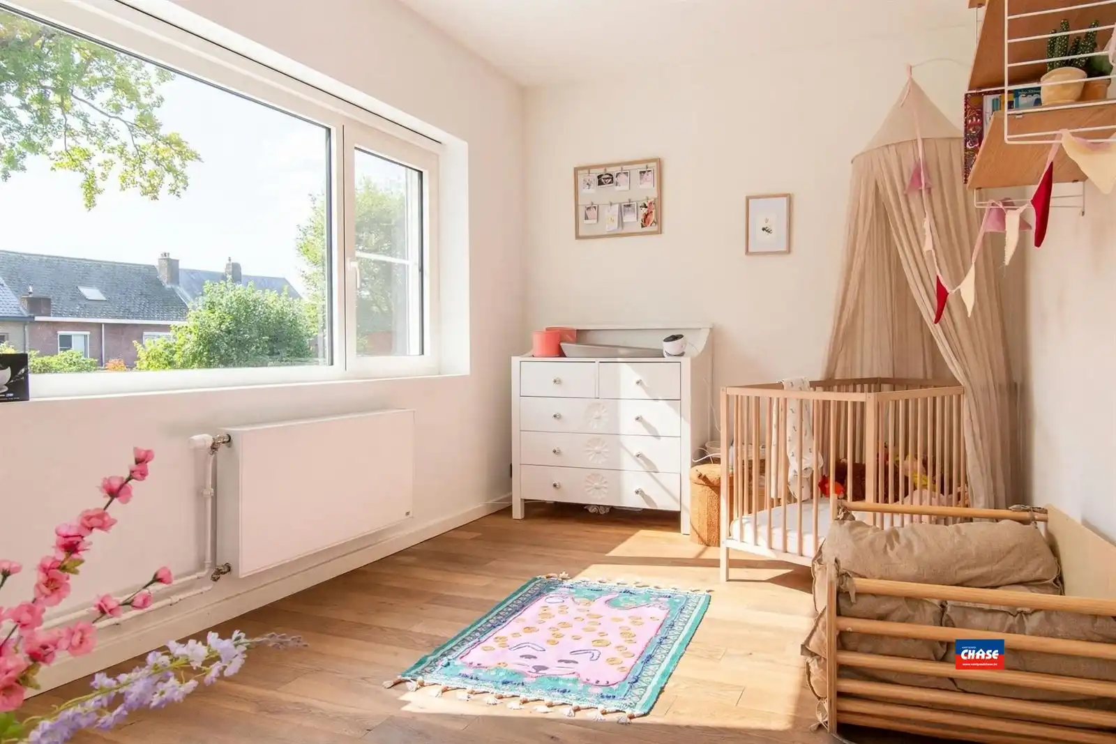 Ruime gezinswoning met drie slaapkamers, ruime tuin en oprit foto 18