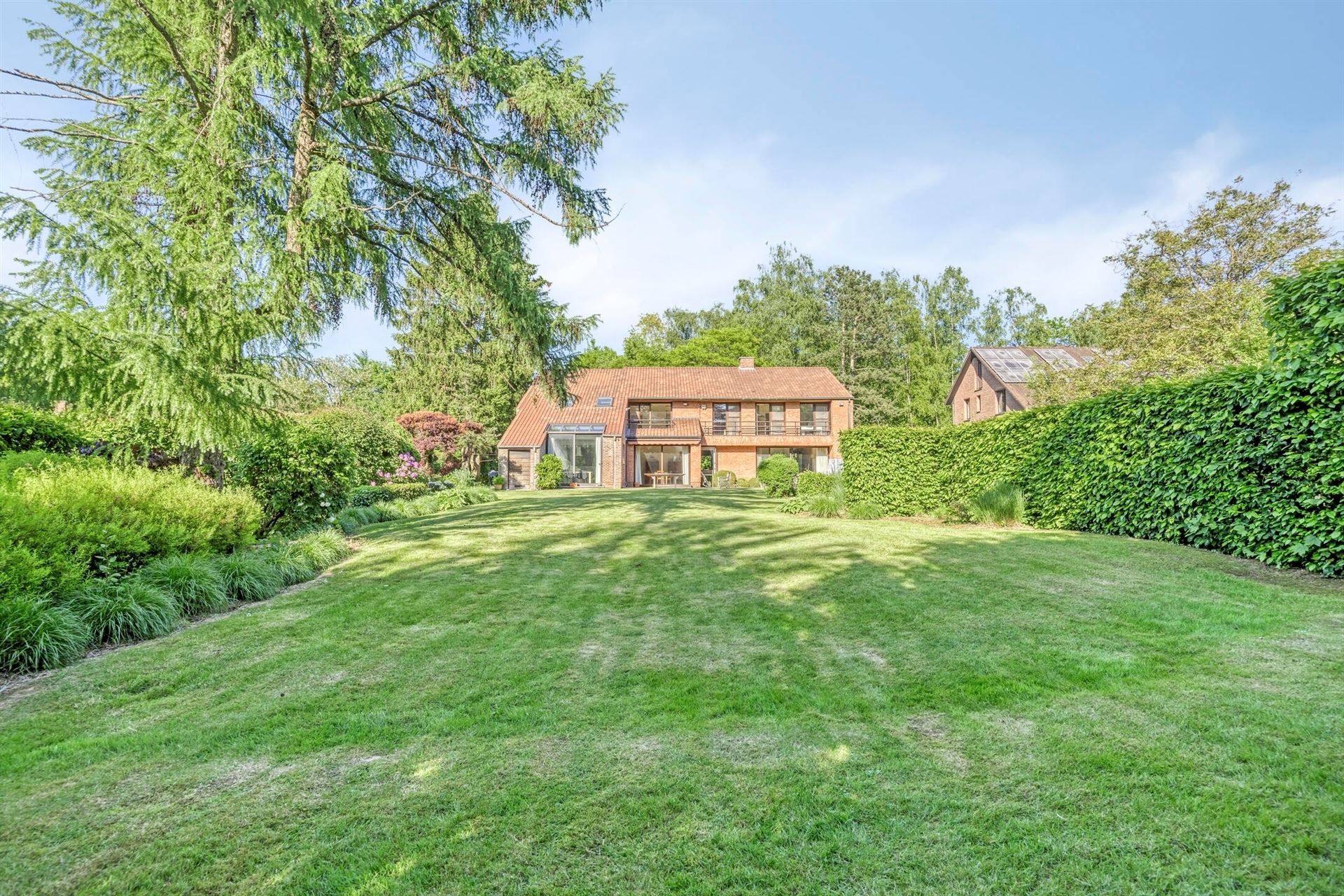 Ruime klassieke villa met zwembad in doodlopende straat foto 7