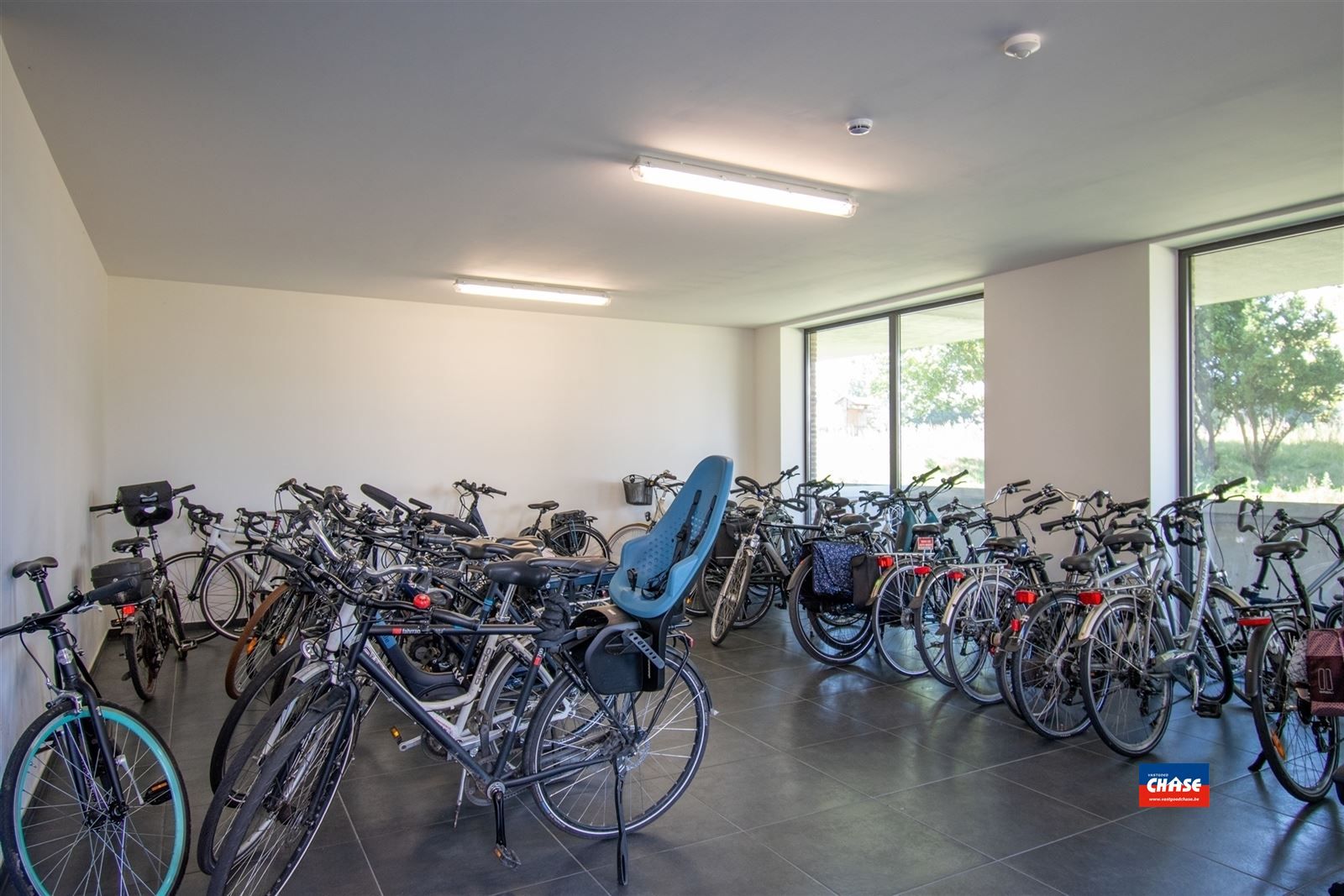 Knap nieuwbouwappartement met 2 slaapkamers, groot terras met prachtig uitzicht en ondergrondse autostaanplaats foto 24
