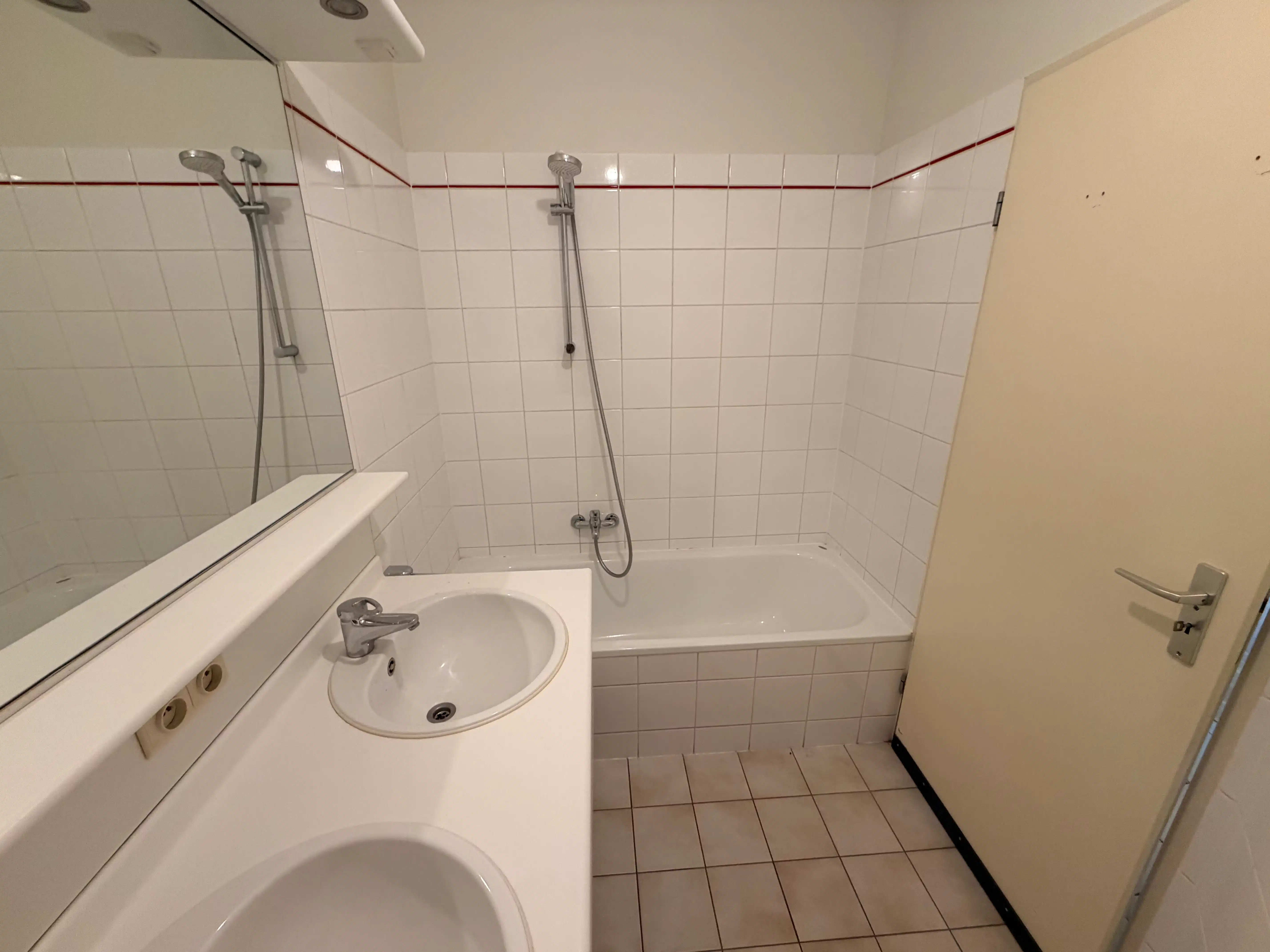 --- NIEUW ---&nbsp;Instapklaar appartement met garagebox en terras nabij het Rabot / Prinsenhof . foto 11