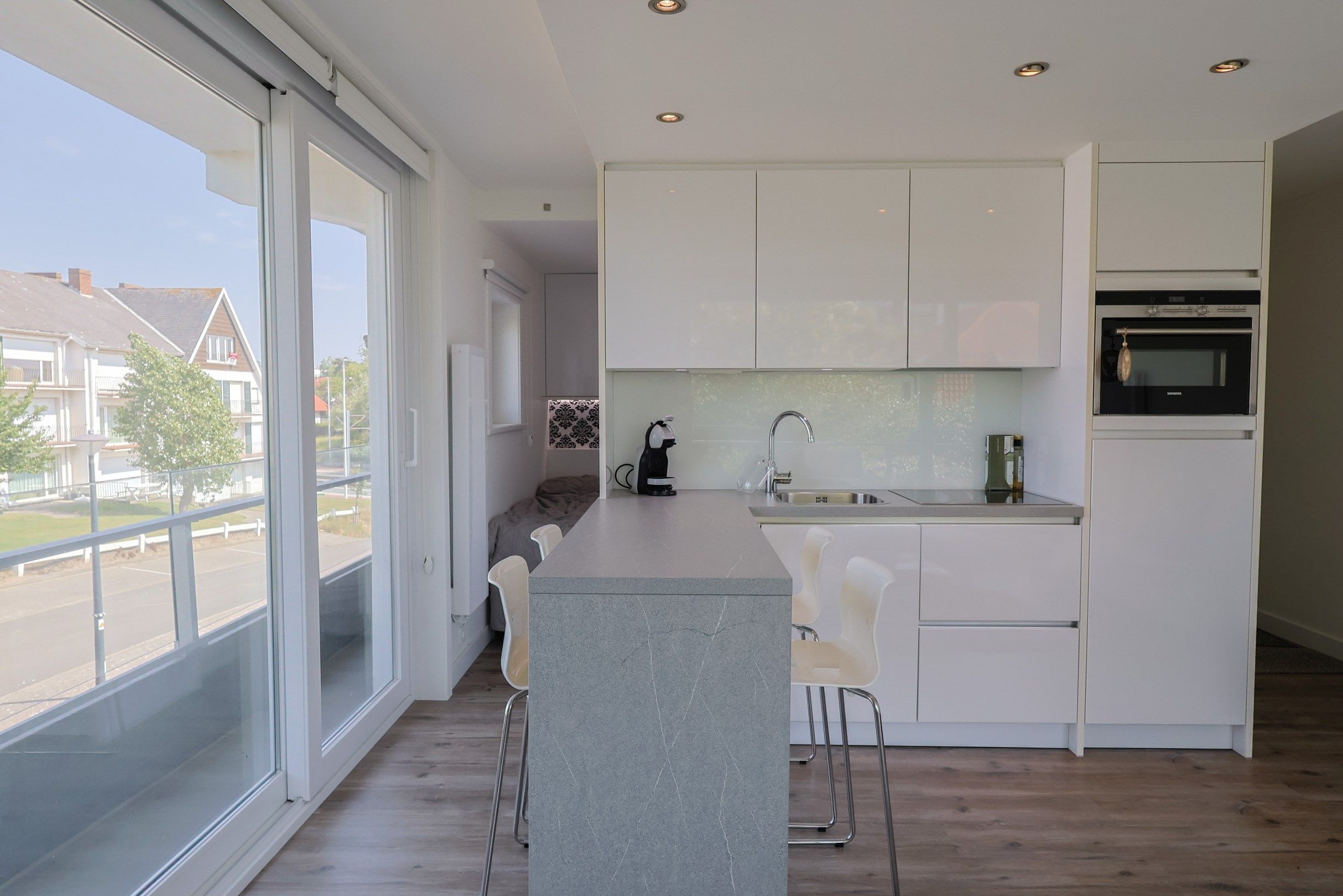 Instapklare studio op toplocatie in Oostduinkerke te koop foto 5