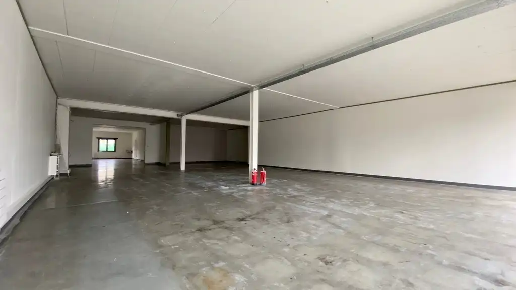 Baanwinkel te huur op zichtlocatie langs N9 in Lievegem foto 6